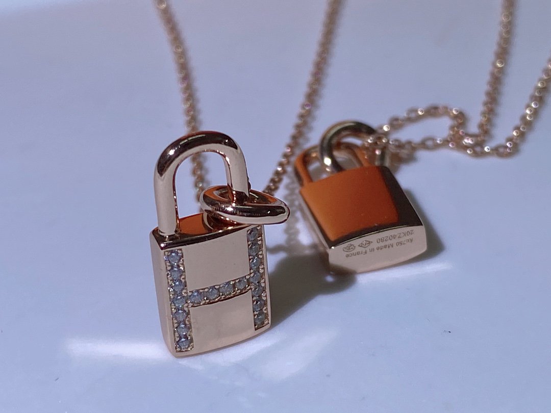 DIANA HM ADVANCED NICHE LOCK HEAD NECKLACE DIAMONDS