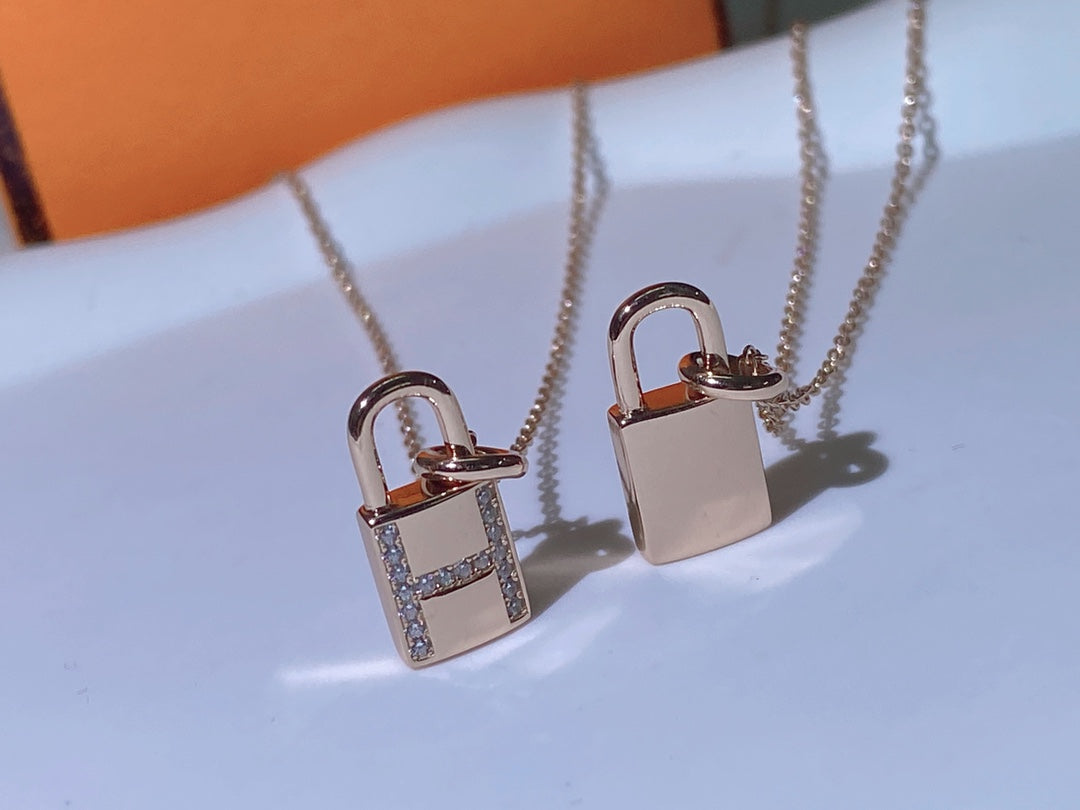 DIANA HM ADVANCED NICHE LOCK HEAD NECKLACE DIAMONDS