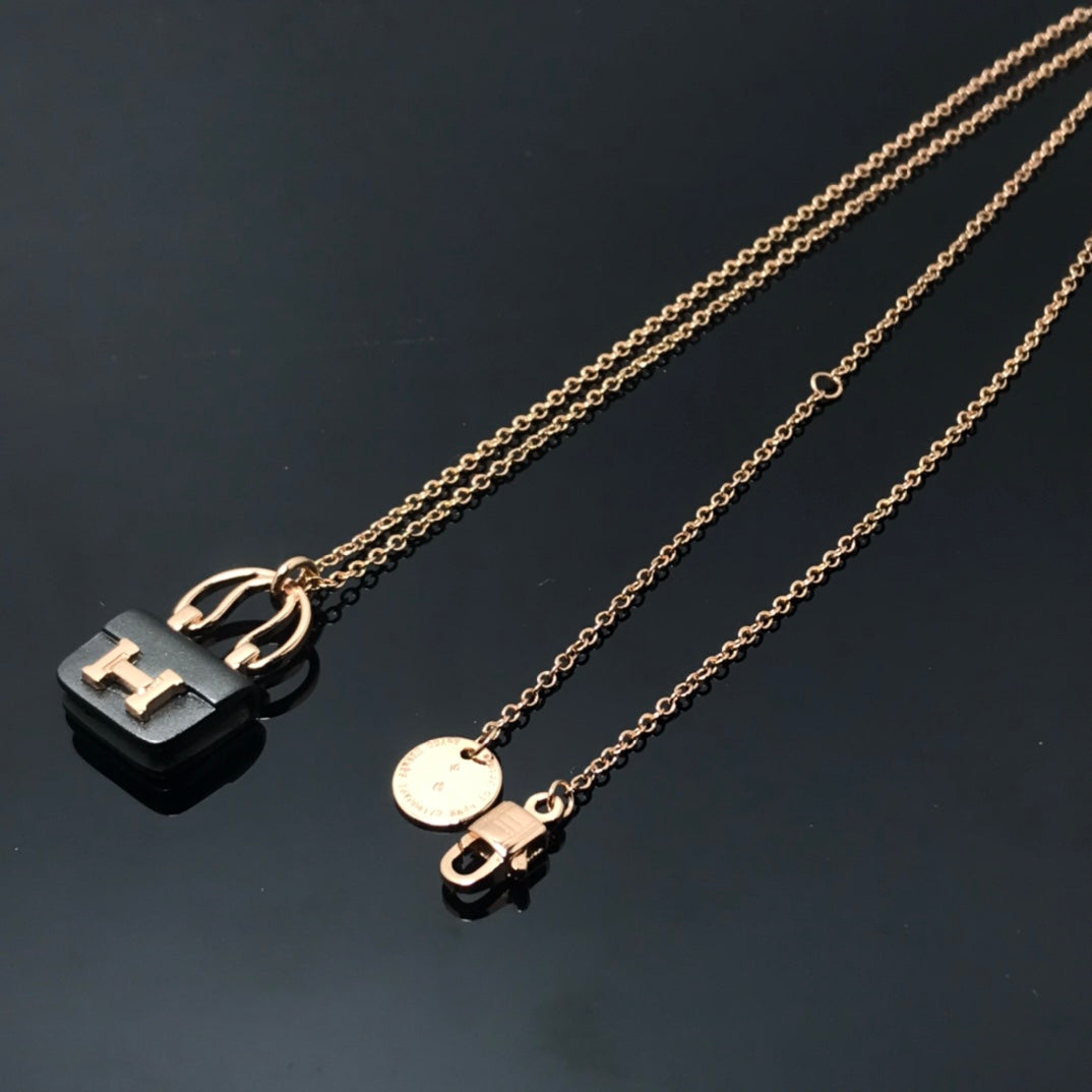 DIANA WOMEN'S HM AMULETTES CONSTANCE PENDANT NECKLACE