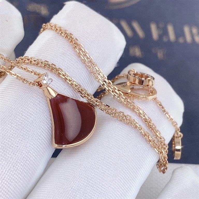 DIANA DREAM NECKLACE CARNELIAN 1 DIAMOND