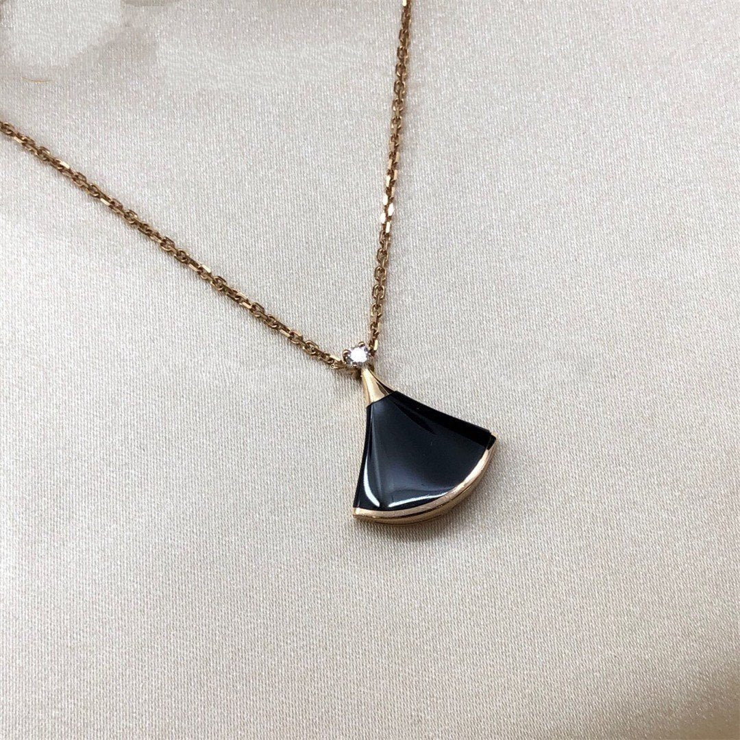 DIANA DREAM NECKLACE ONYX 1 DIAMOND