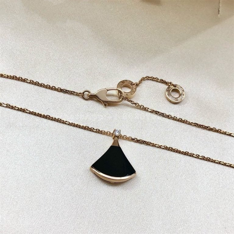 DIANA DREAM NECKLACE ONYX 1 DIAMOND