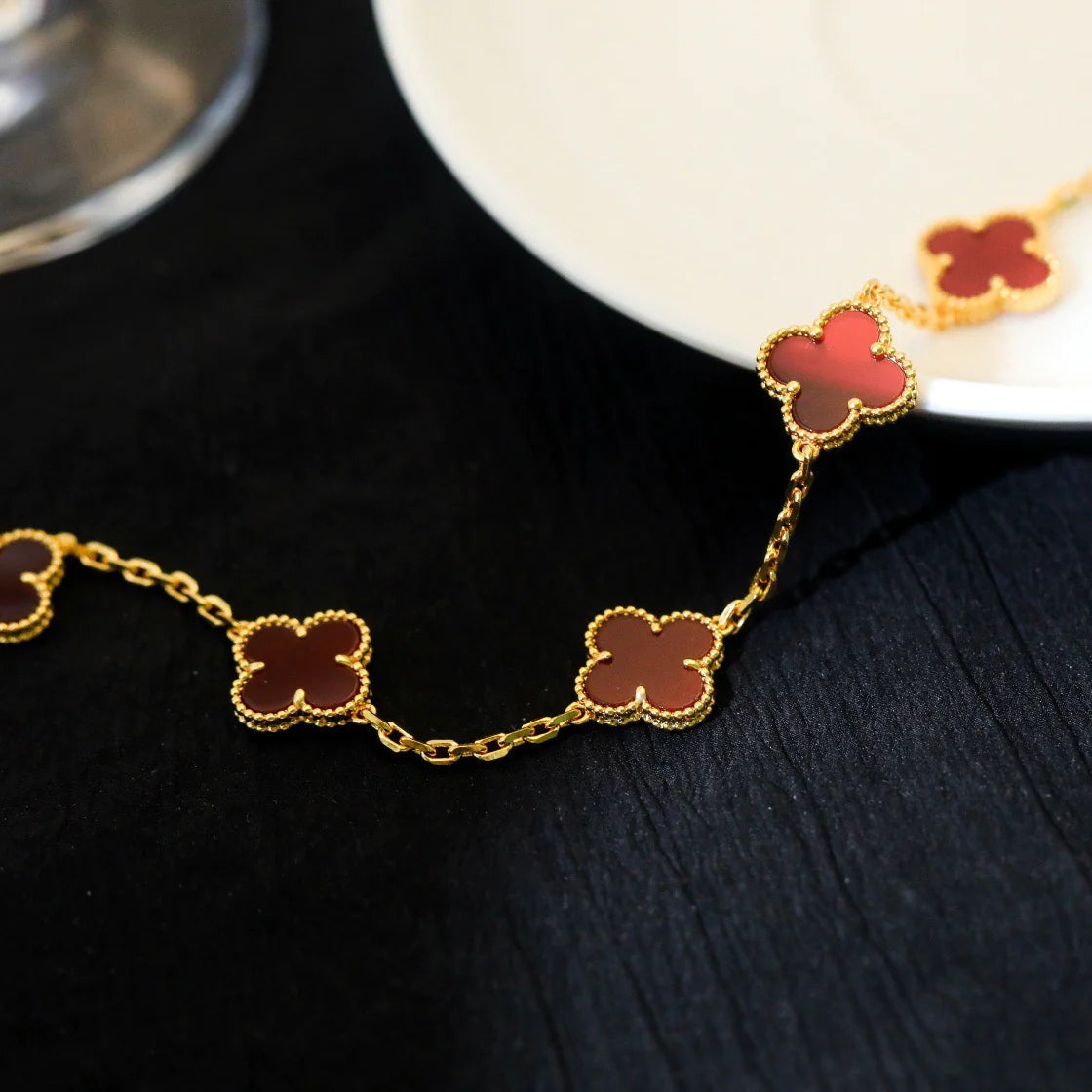 DIANA CLOVER 5 MOTIFS RED AGATE BRACELET