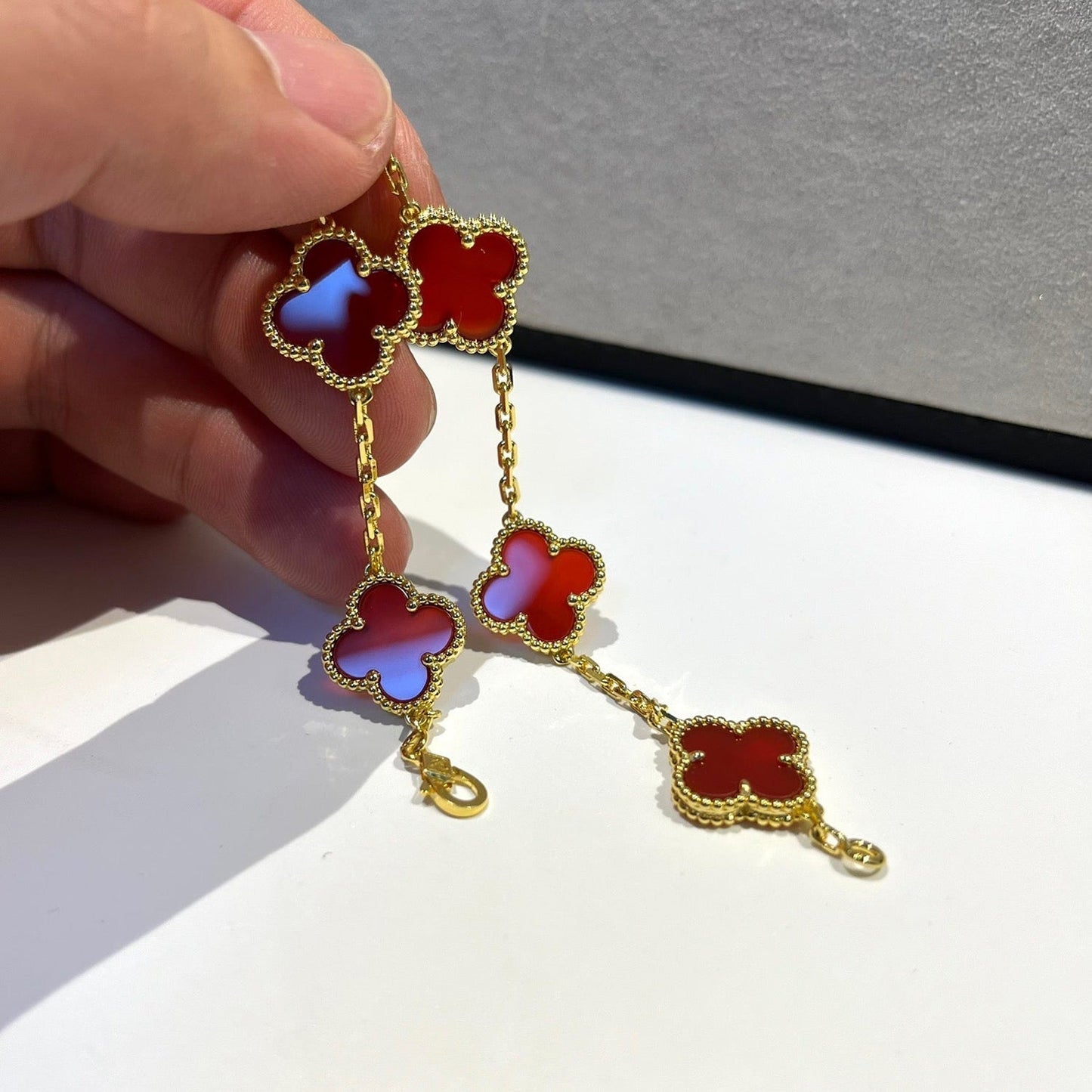 DIANA CLOVER 5 MOTIFS RED AGATE BRACELET