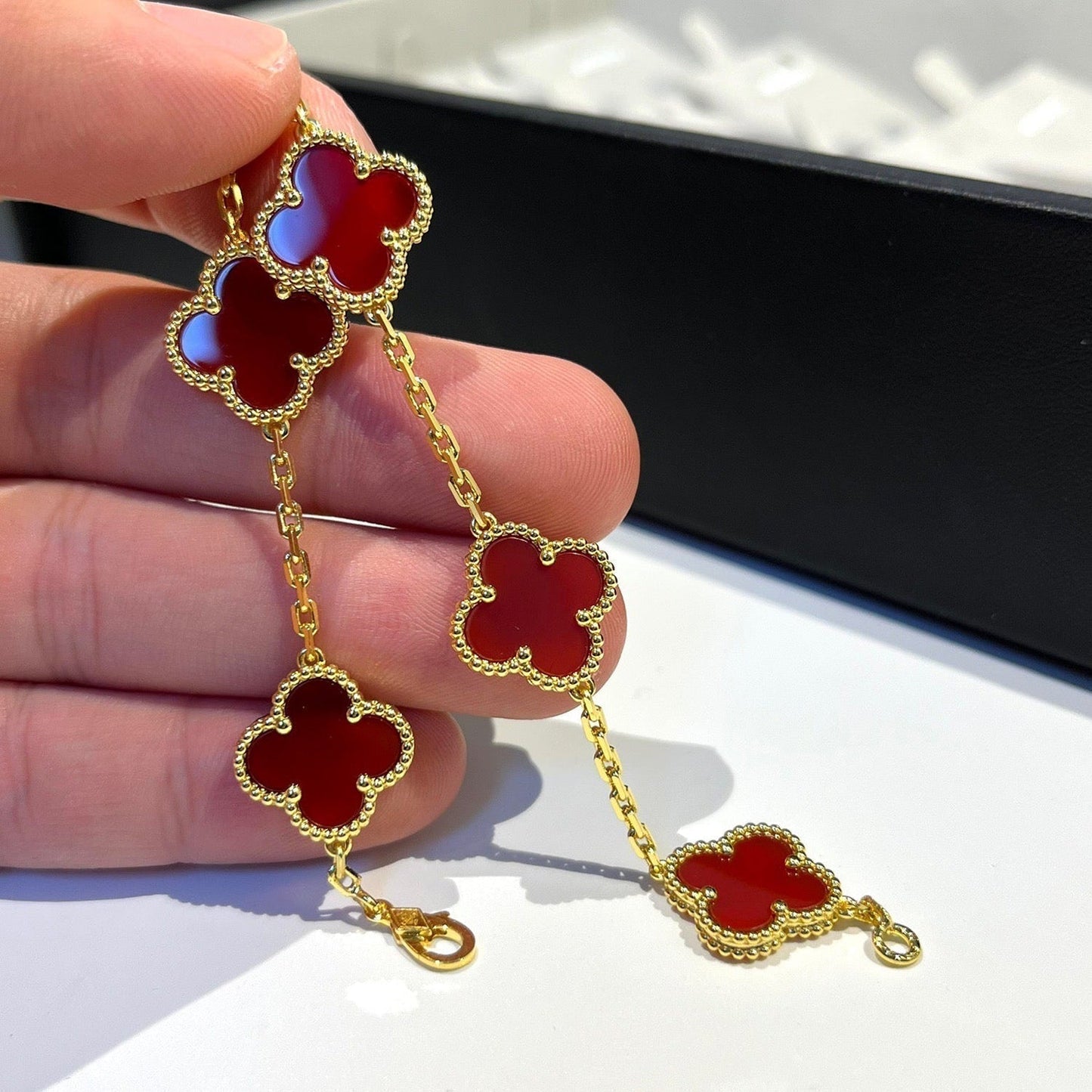 DIANA CLOVER 5 MOTIFS RED AGATE BRACELET