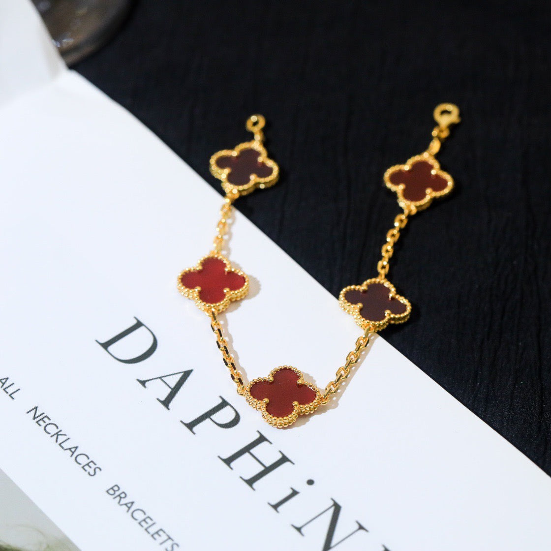 DIANA CLOVER 5 MOTIFS RED AGATE BRACELET