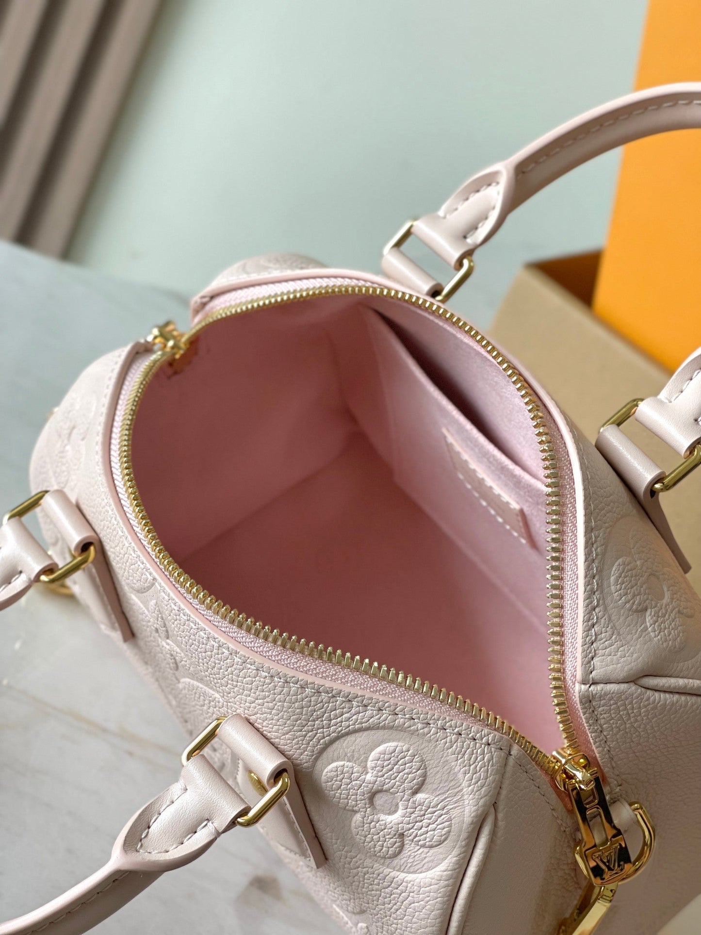SPEEDY BANDOULI¨¨RE 20 IN LIGHT PINK MONOGRAM EMPREINTE LEATHER
