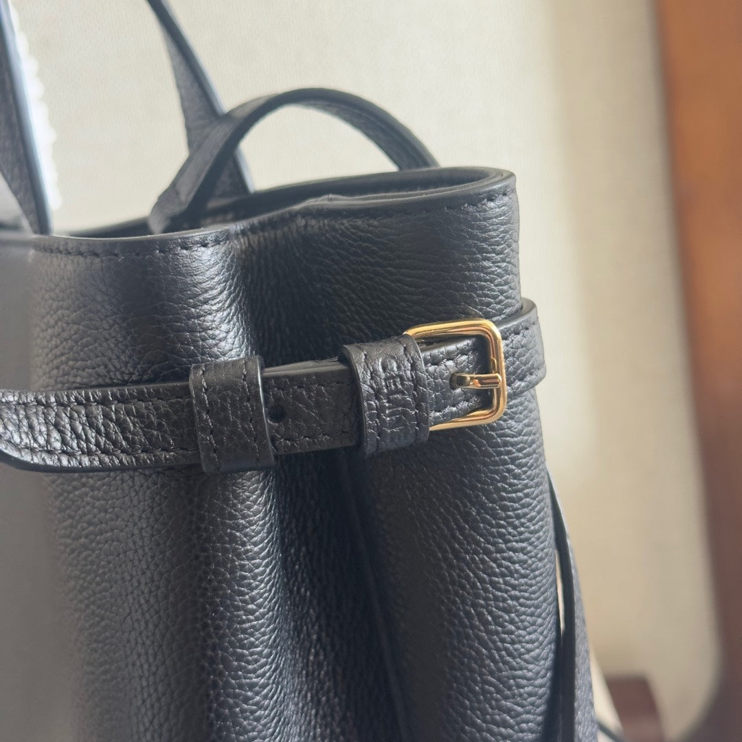 MINI CABAS ANA?S CUIR TRIOMPHE 20 IN BLACK GRAINED CALFSKIN