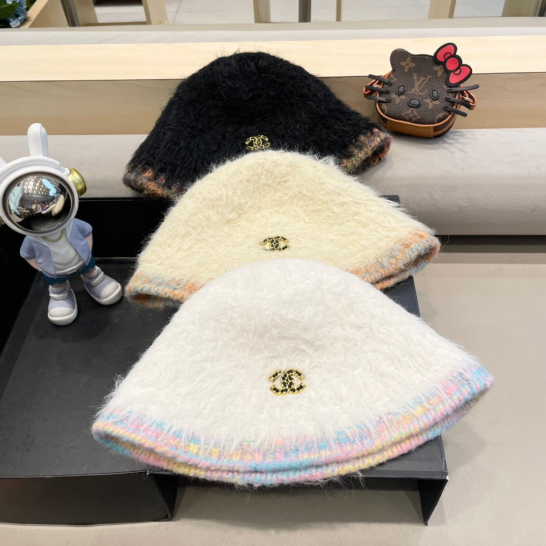 BUCKET HAT IN BISQUE BEIGE LAMB FUR 419467