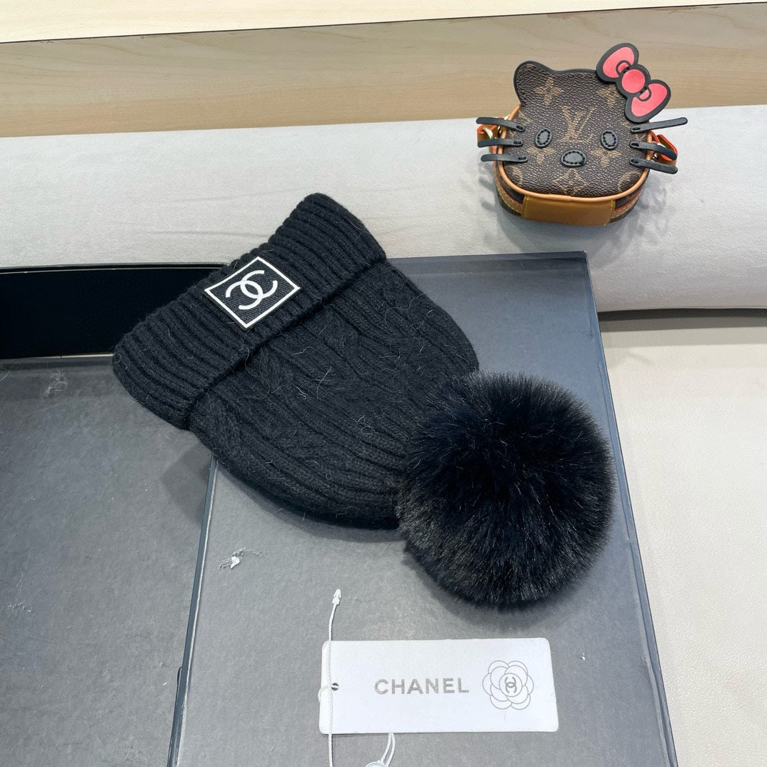 BEANIE HAT IN BLACK WOOL 422174