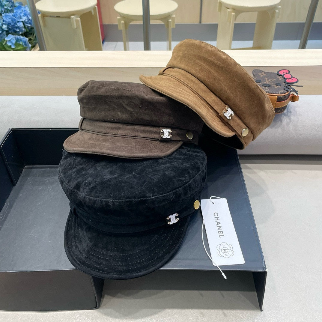 NEWSBOY CAP IN BLACK SUEDE 429937