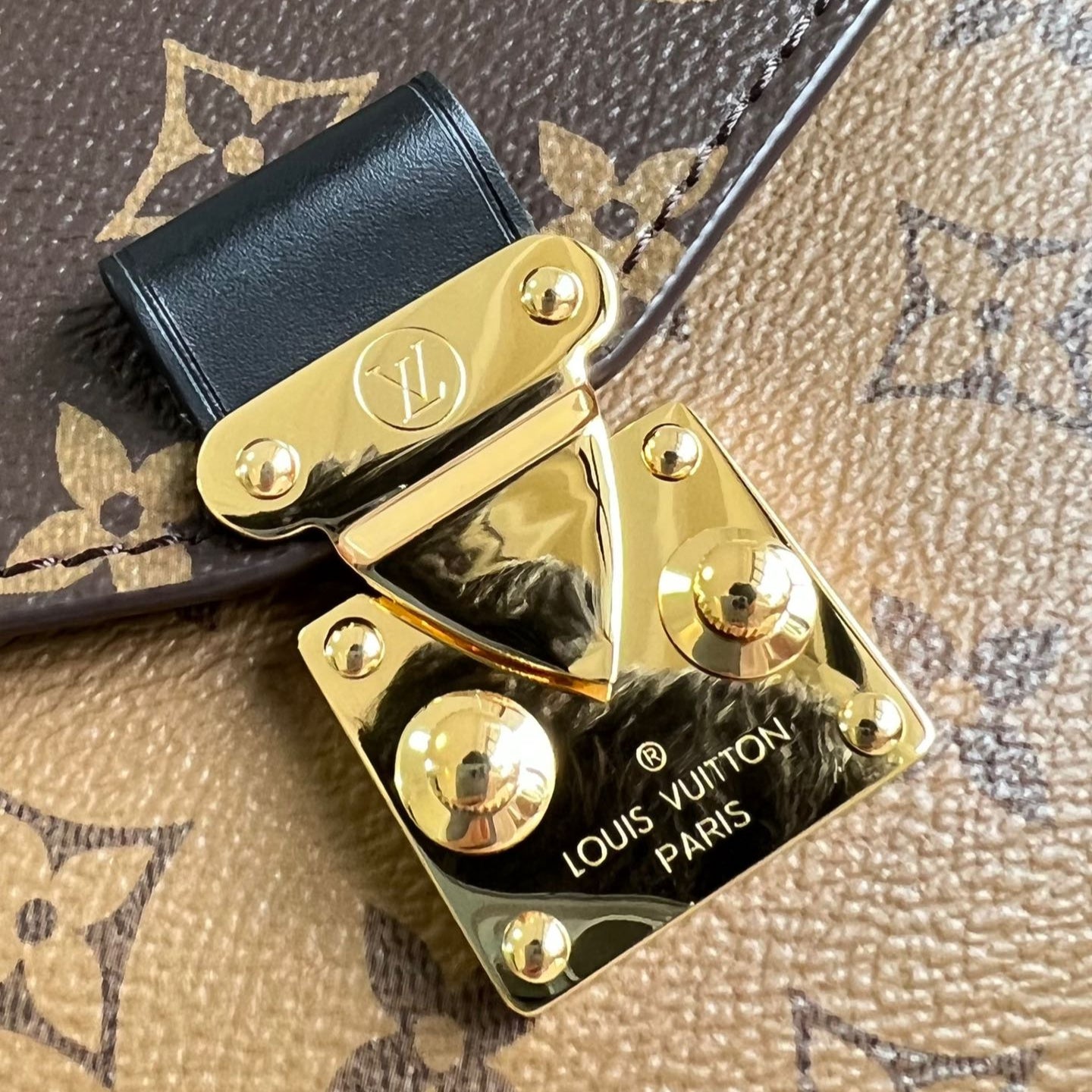 POCHETTE M¨¦TIS 20 IN BROWN MONOGRAM AND MONOGRAM REVERSE CANVAS GOLD BUCKLE