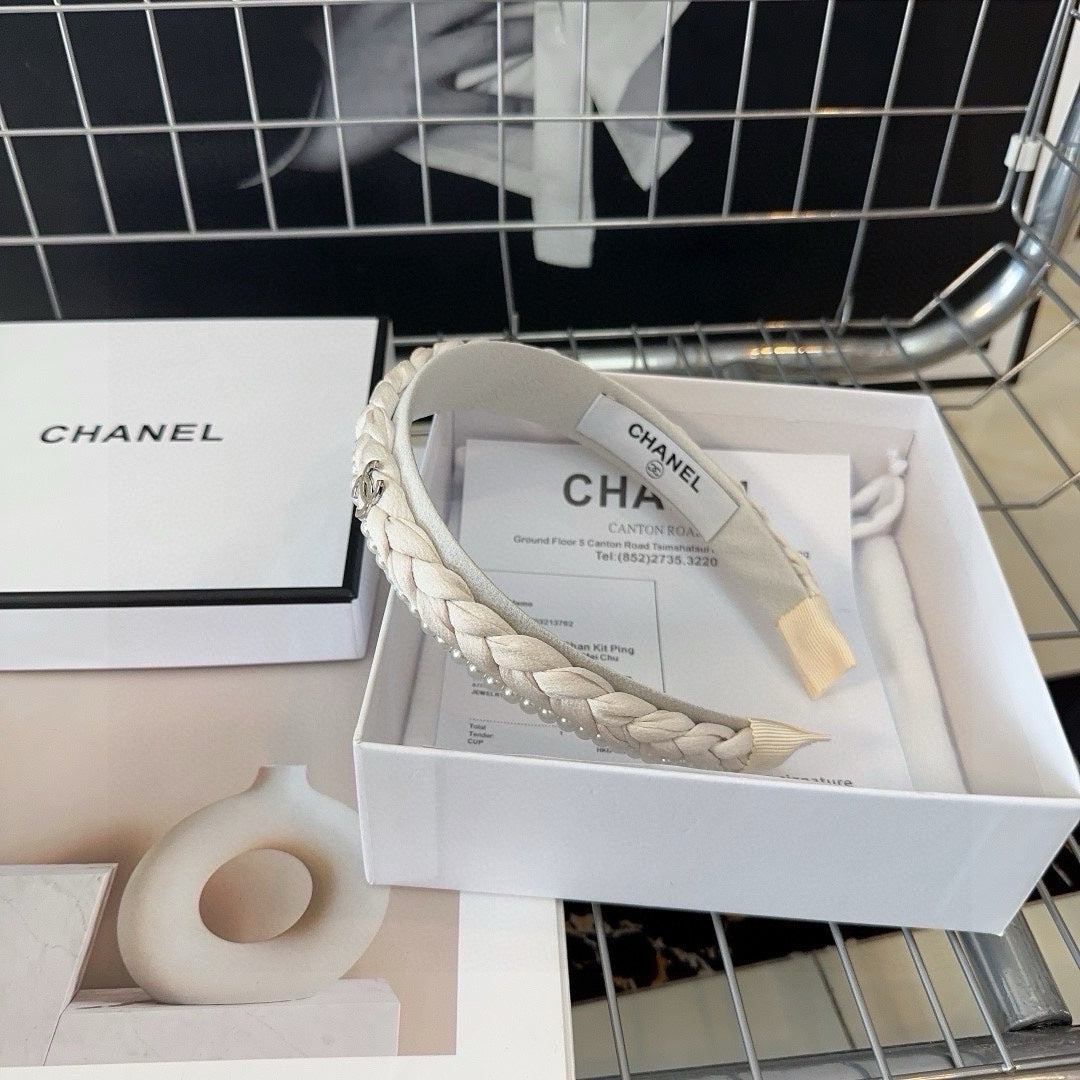 WHITE FABRIC HAIRBAND WITH PEARL CHAIN 412527