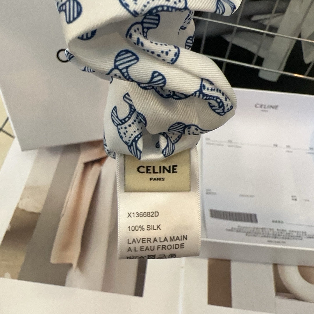 WHITE MIX CLASSIC BLUE SILK SCRUNCHIE 420676