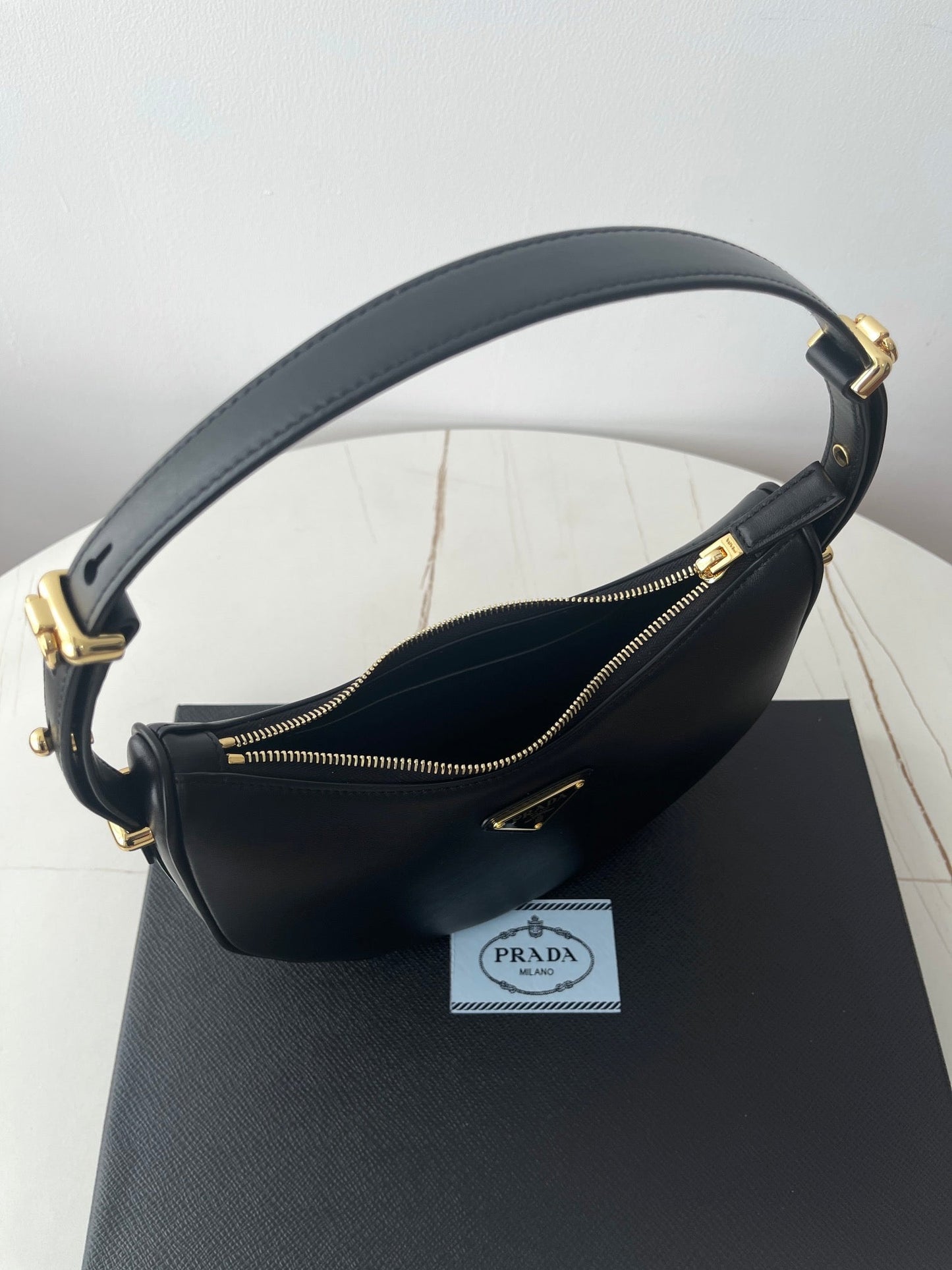 PRA ARQU¨¦ 22 SHOULDER BAG IN BLACK LEATHER