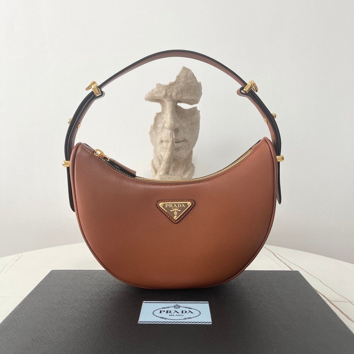 PRA ARQU¨¦ 22 SHOULDER BAG IN COGNAC BROWN LEATHER
