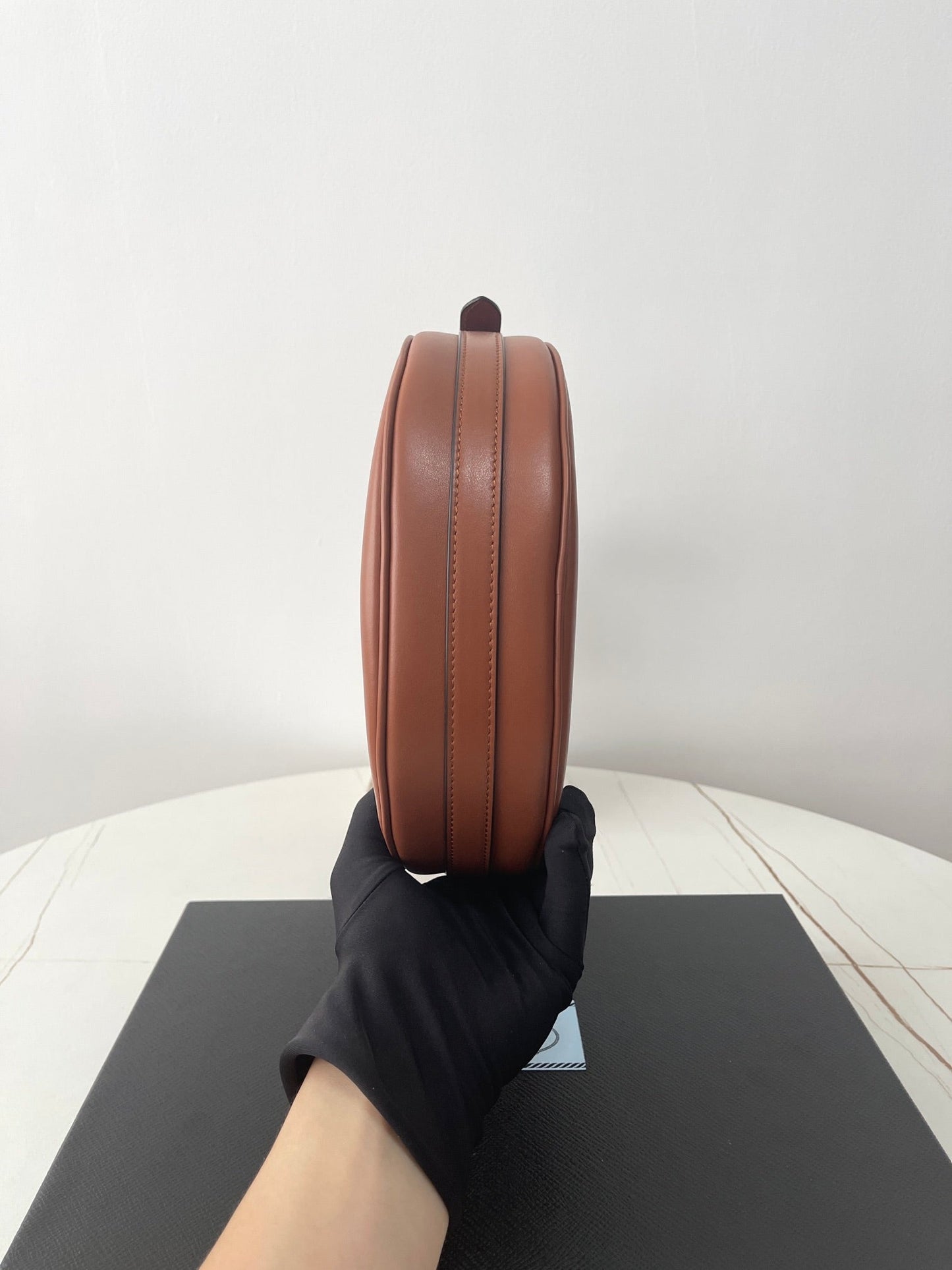 PRA ARQU¨¦ 22 SHOULDER BAG IN COGNAC BROWN LEATHER