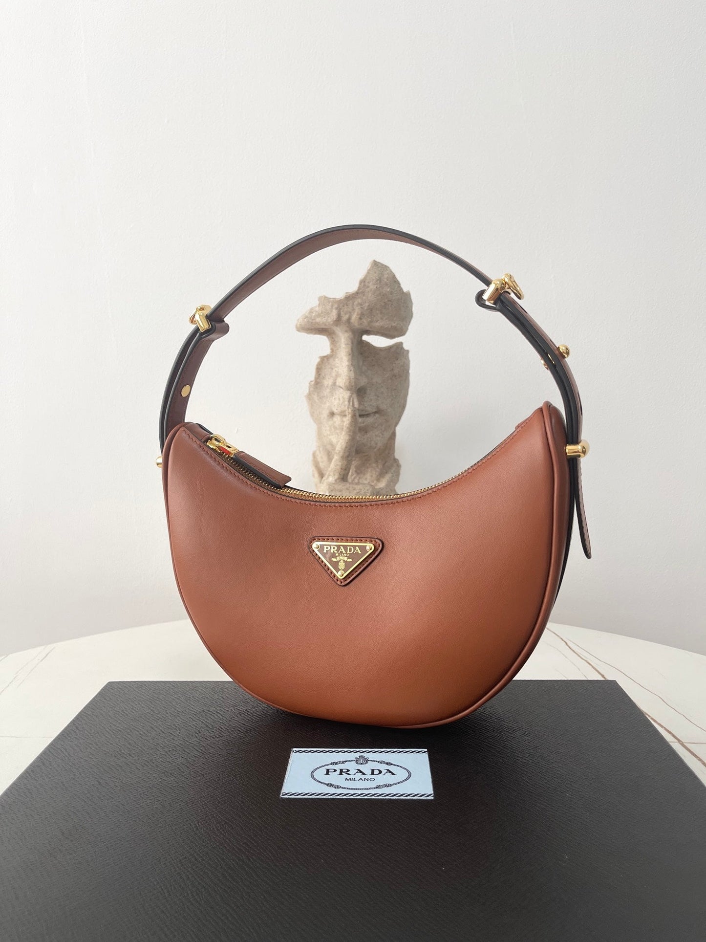 PRA ARQU¨¦ 22 SHOULDER BAG IN COGNAC BROWN LEATHER