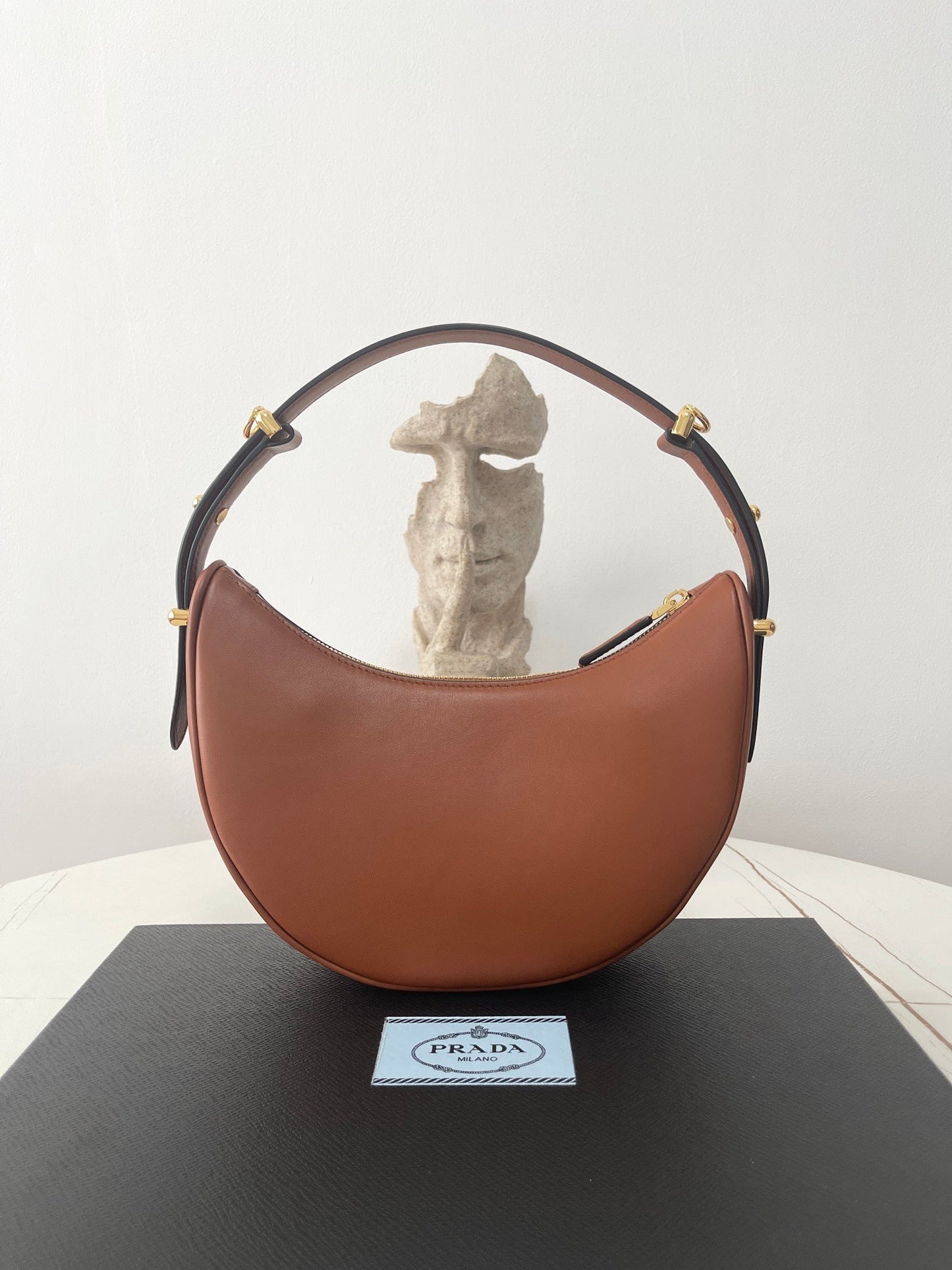 PRA ARQU¨¦ 22 SHOULDER BAG IN COGNAC BROWN LEATHER