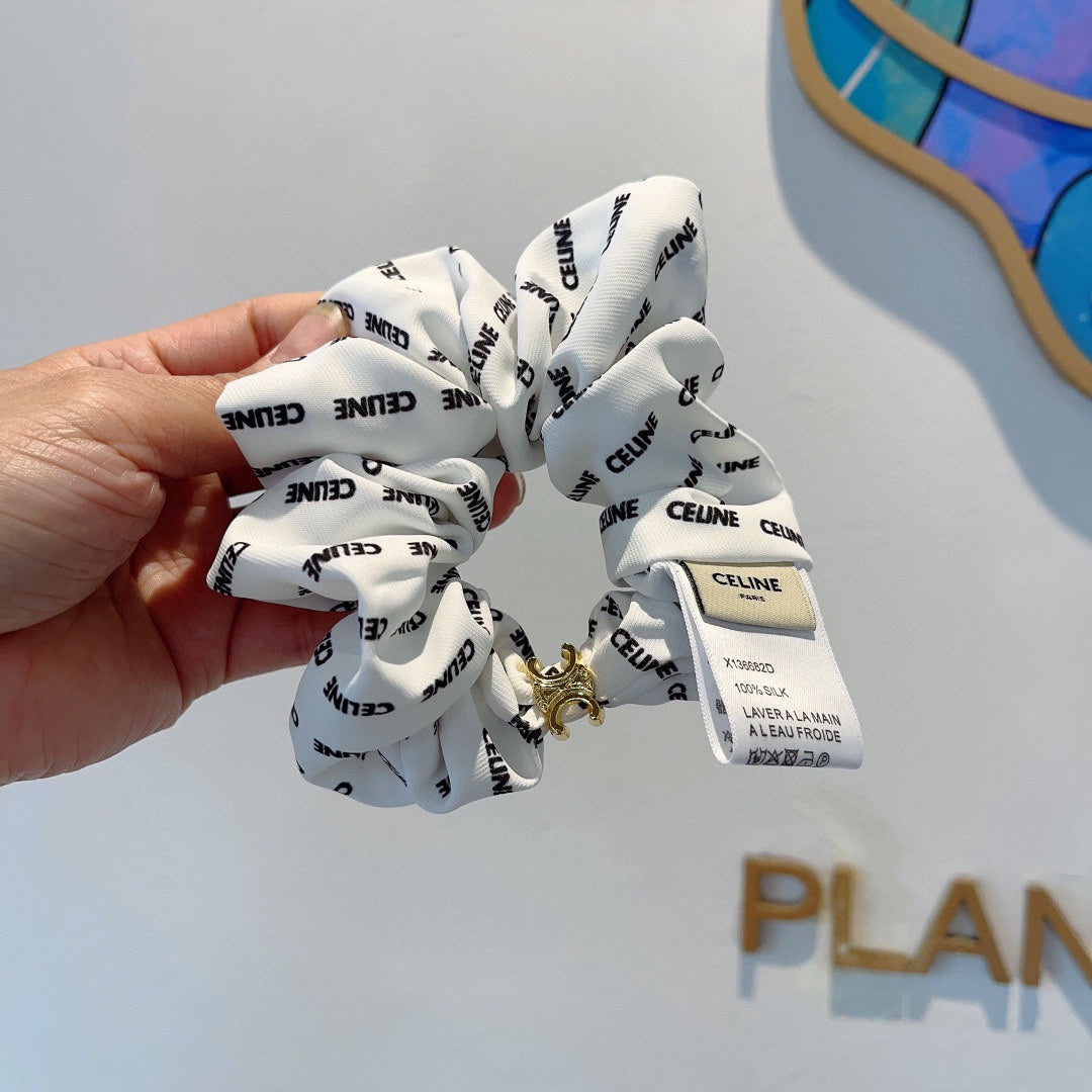 WHITE WRINKLED FABRIC SCRUNCHIE 358224