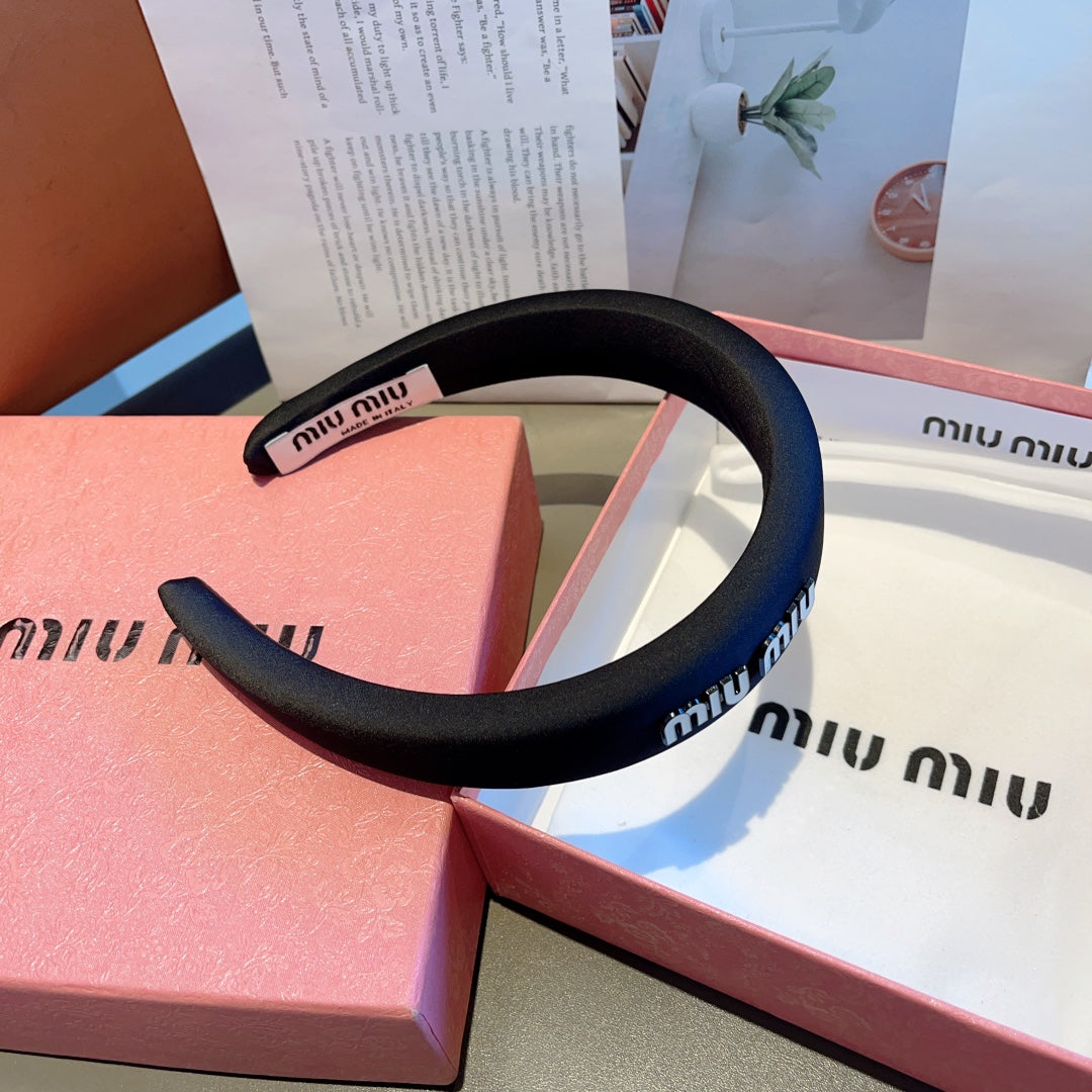 THICK HEAD BAND IN BLACK SILK WHITE LOGO 415944