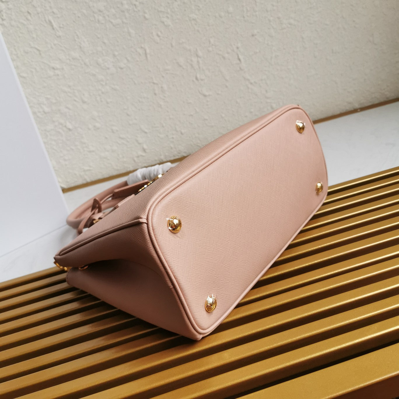 PRA GALLERIA 28 BAG IN DESERT BEIGE SAFFIANO LEATHER