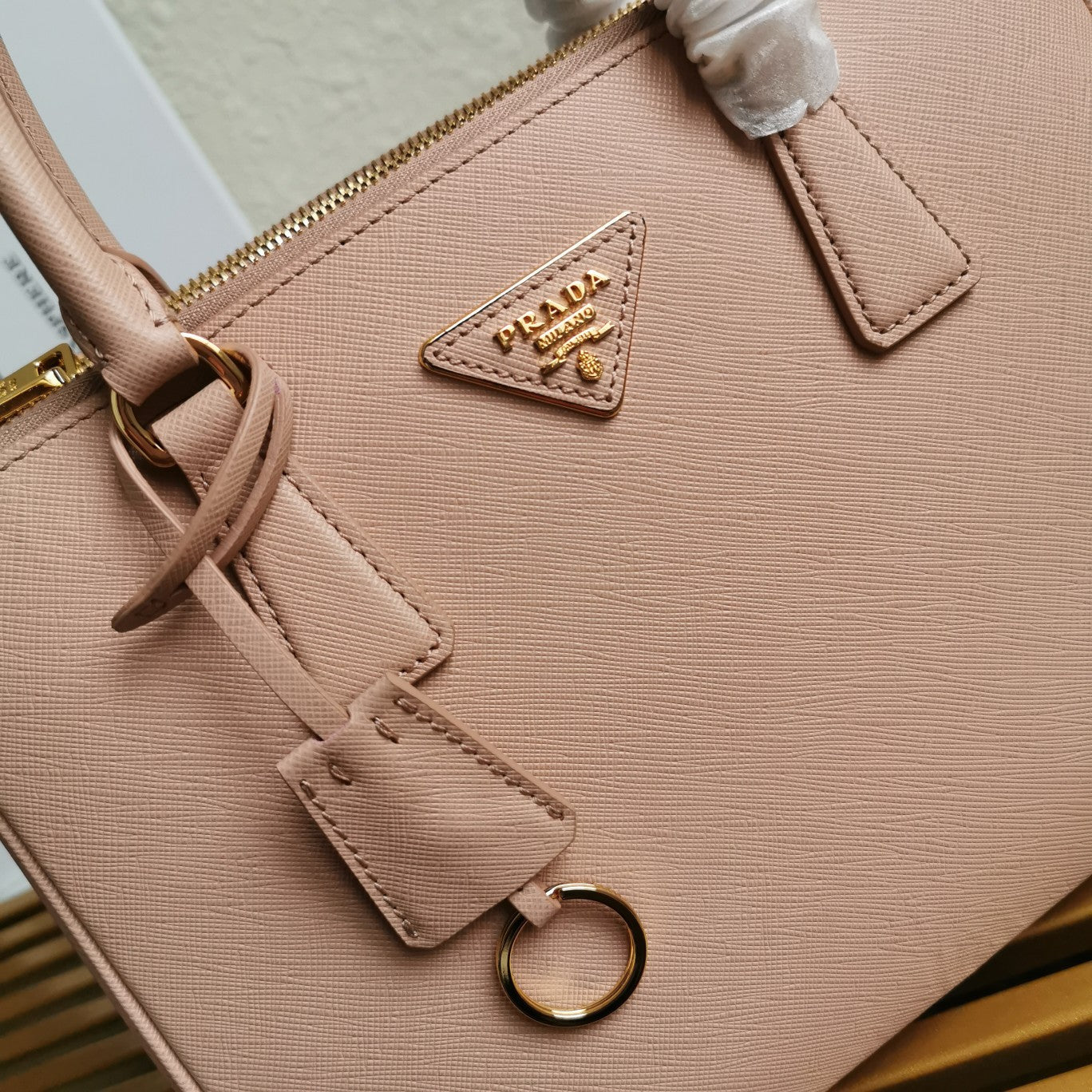 PRA GALLERIA 28 BAG IN DESERT BEIGE SAFFIANO LEATHER