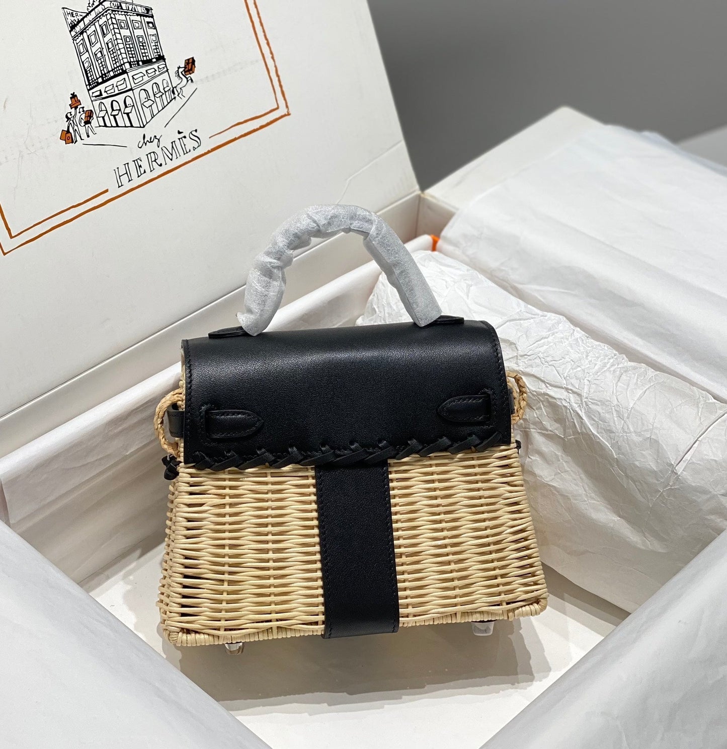 HM KELLY 20 PICNIC BLACK BAMBOO AND RATTAN