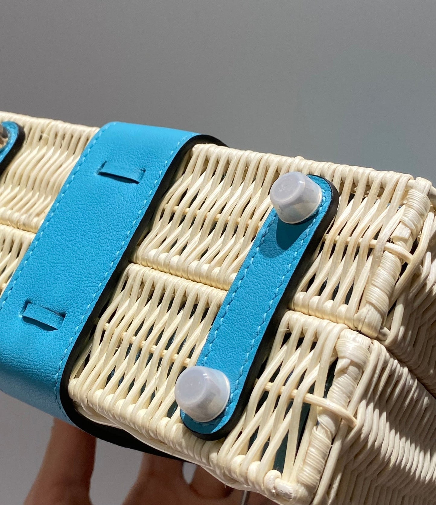 HM KELLY 20 PICNIC SKY BAMBOO AND RATTAN