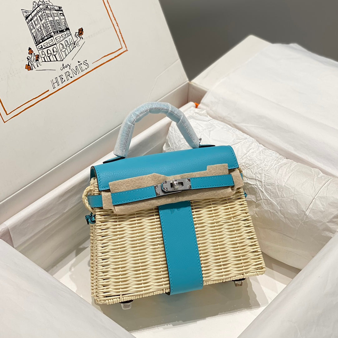 HM KELLY 20 PICNIC SKY BAMBOO AND RATTAN