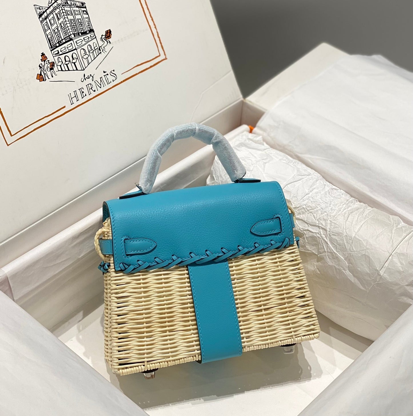 HM KELLY 20 PICNIC SKY BAMBOO AND RATTAN