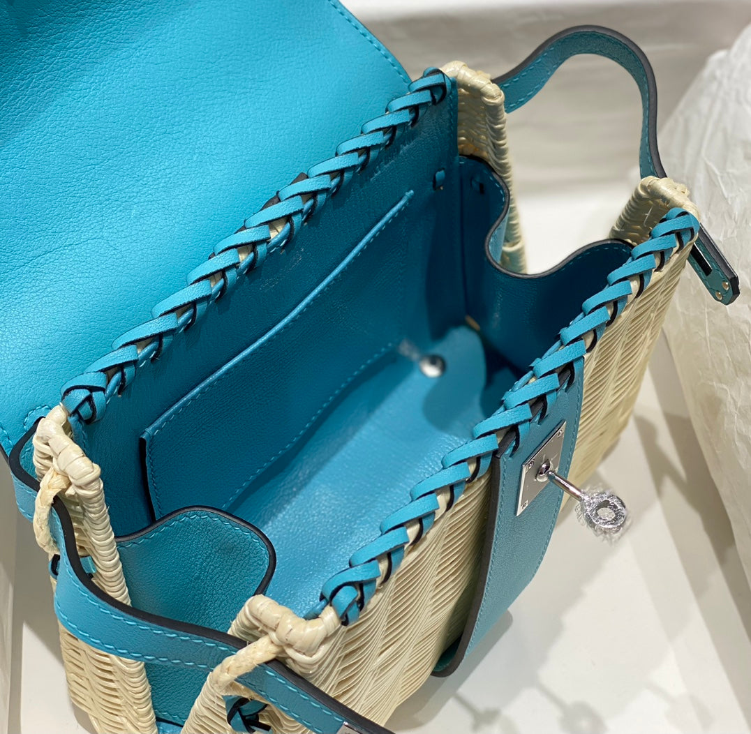 HM KELLY 20 PICNIC SKY BAMBOO AND RATTAN