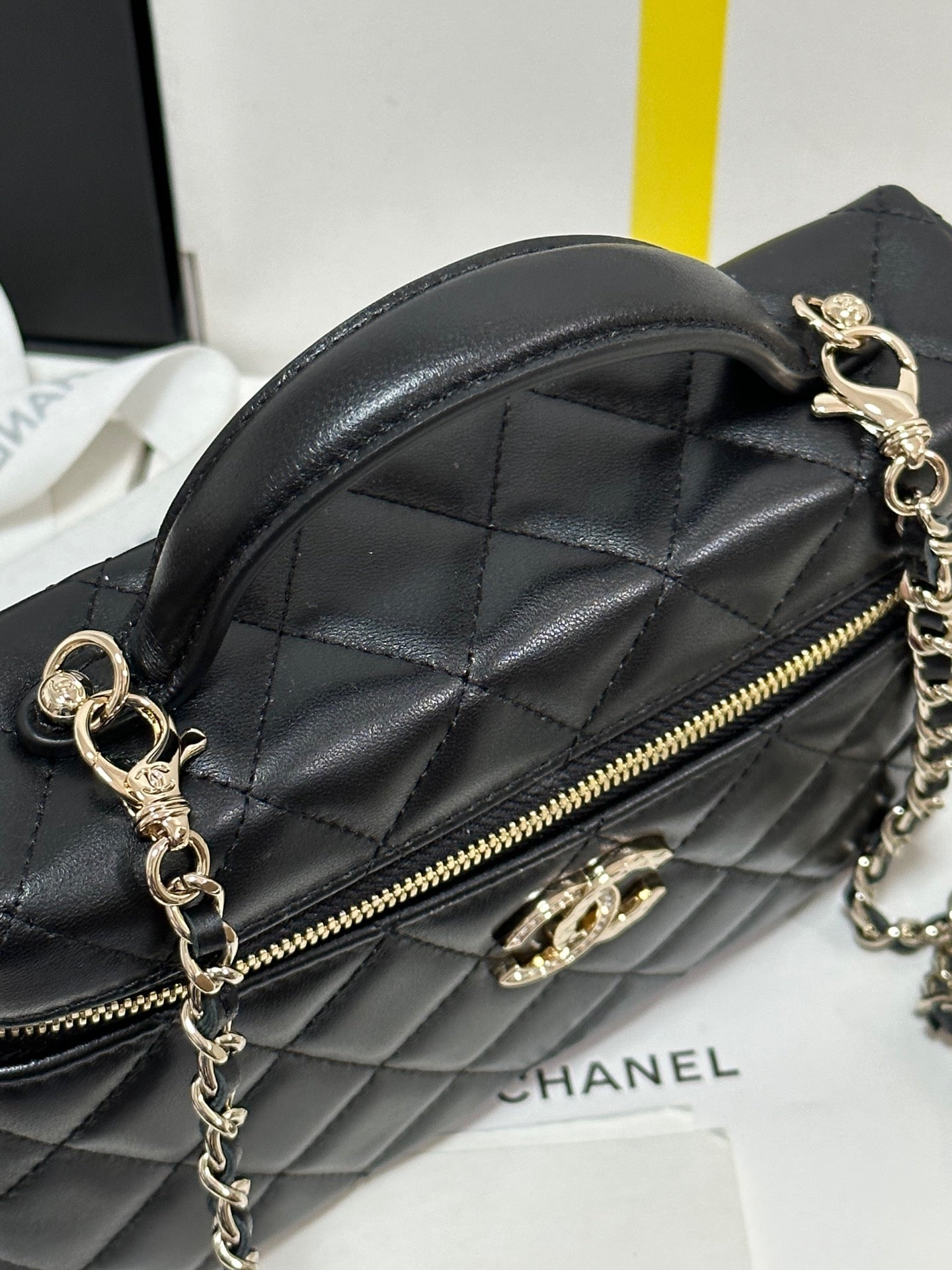 CC 25C Vanity Case 19.5cm Black Hanel Sheepskin Light Gold Hardware