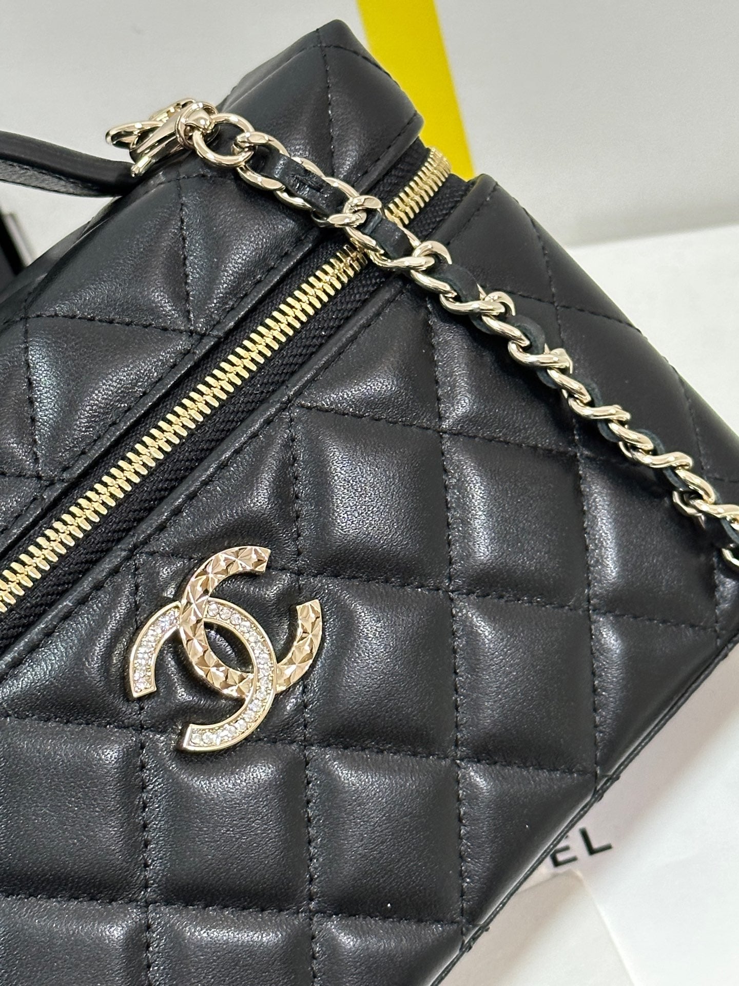 CC 25C Vanity Case 19.5cm Black Hanel Sheepskin Light Gold Hardware