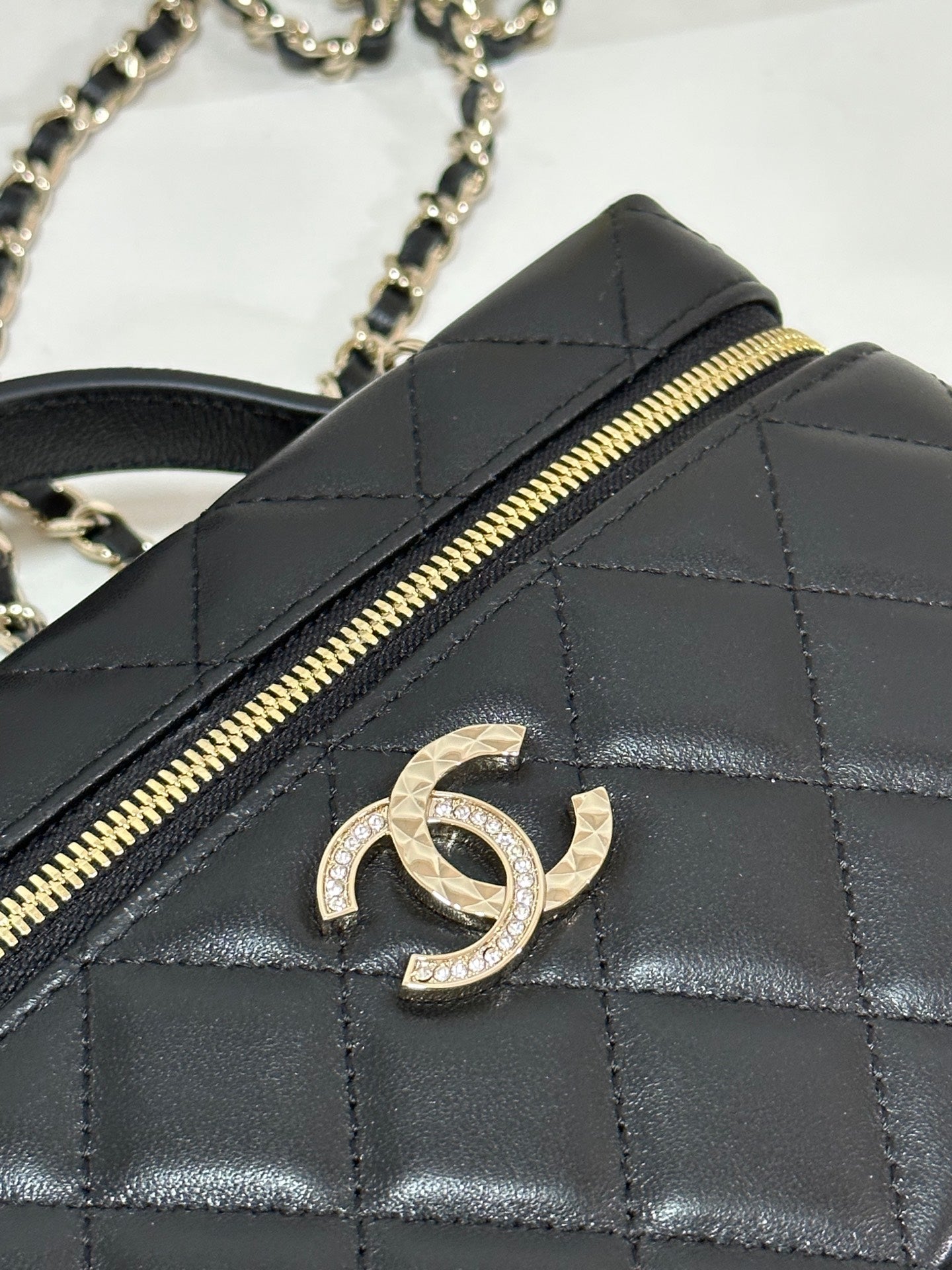 CC 25C Vanity Case 19.5cm Black Hanel Sheepskin Light Gold Hardware