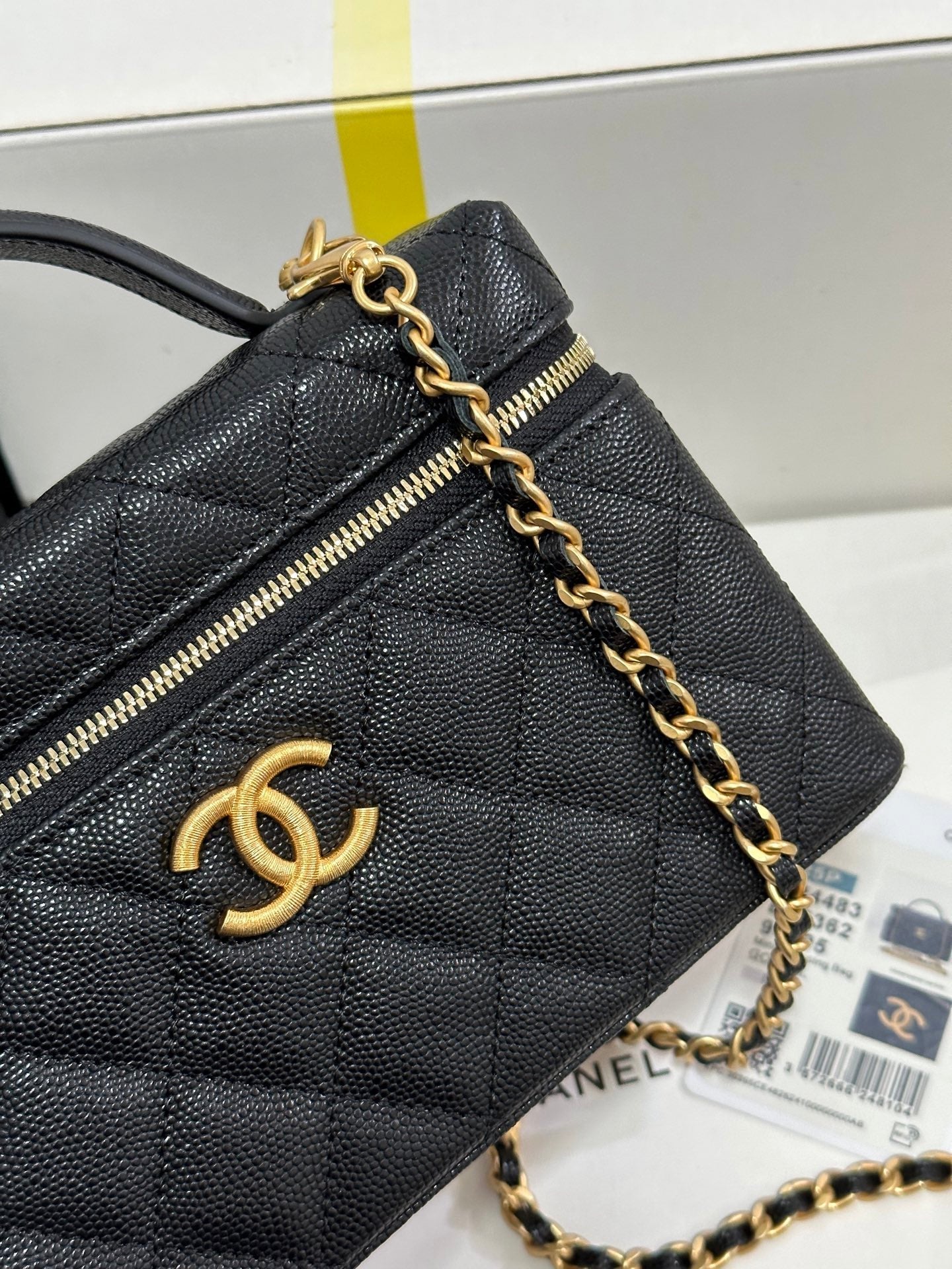 CC 25P Vanity Case 19.5cm Black Calfskin Gold Hardware 243586