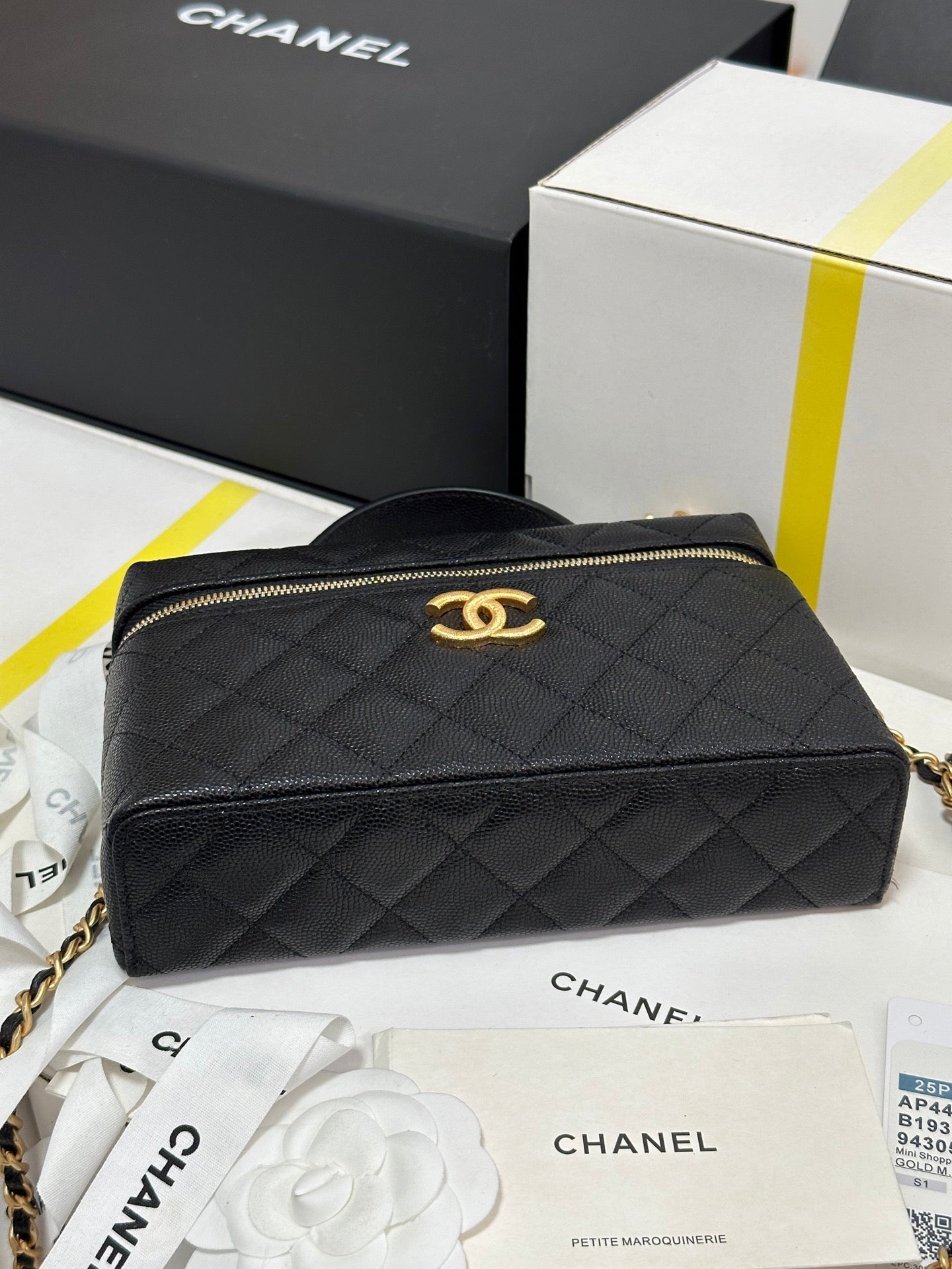 CC 25P Vanity Case 19.5cm Black Calfskin Gold Hardware 243586