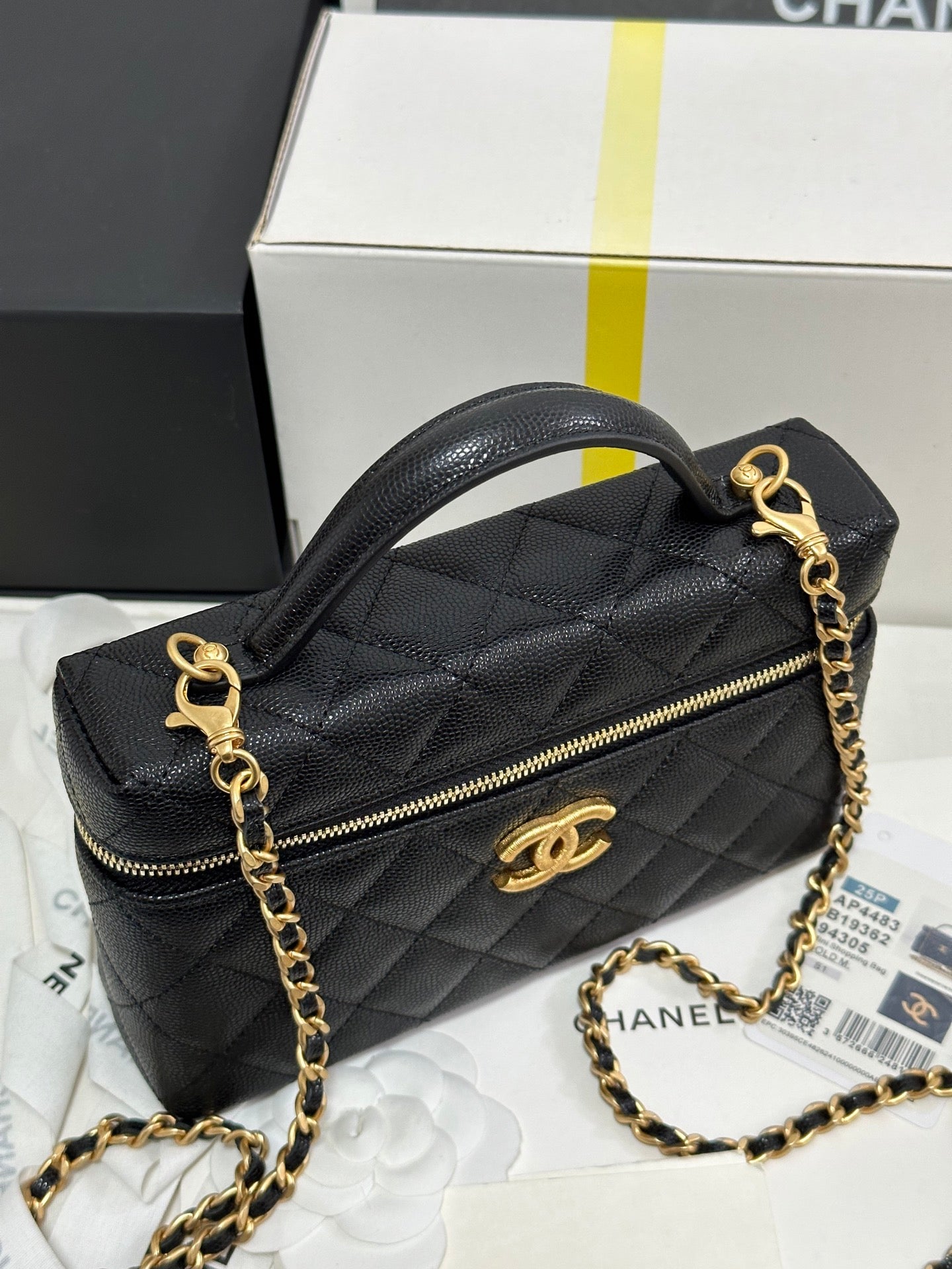 CC 25P Vanity Case 19.5cm Black Calfskin Gold Hardware 243586