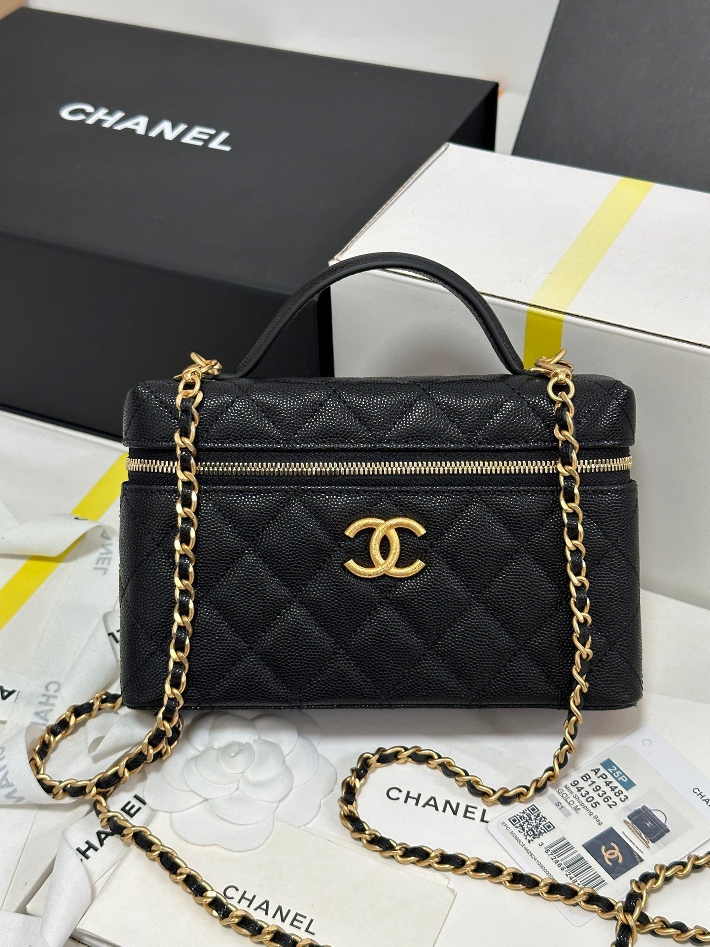 CC 25P Vanity Case 19.5cm Black Calfskin Gold Hardware 243586