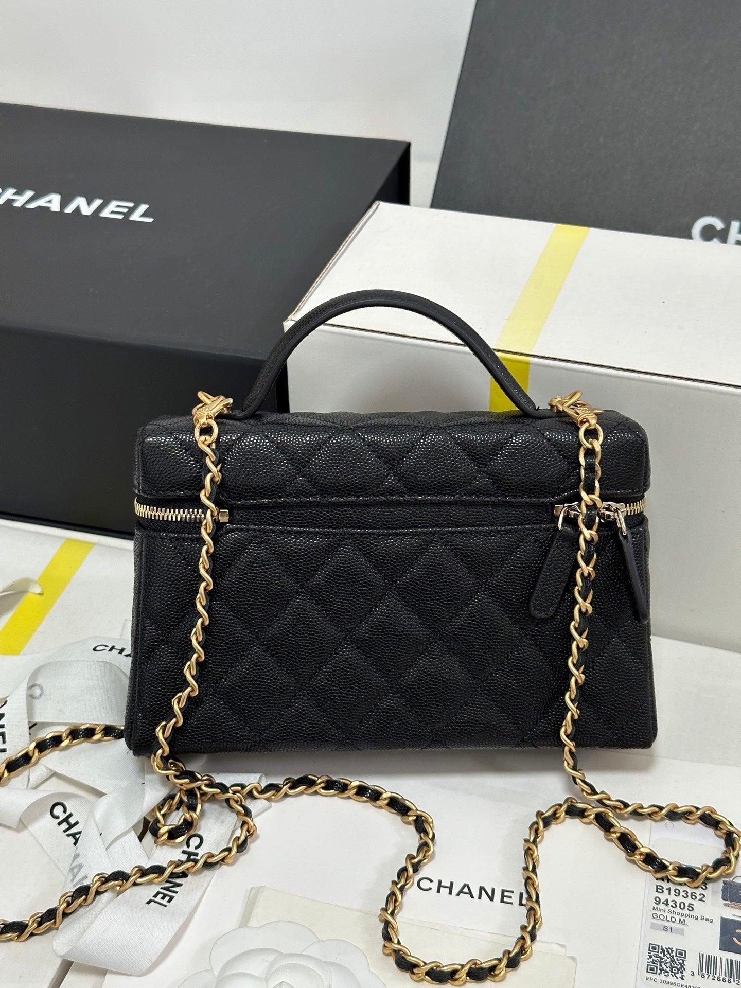 CC 25P Vanity Case 19.5cm Black Calfskin Gold Hardware 243586