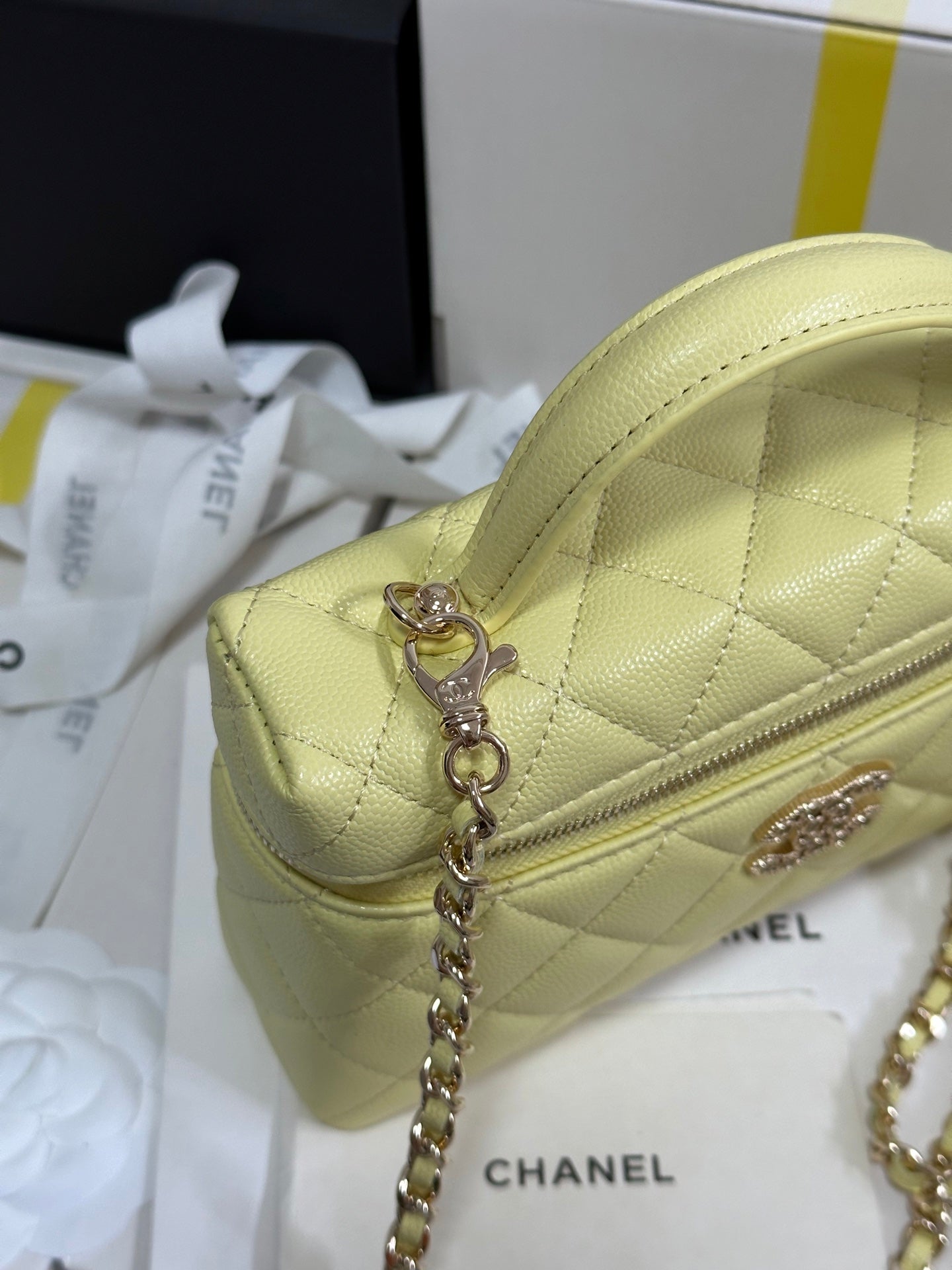 CC 25P Vanity Case 19.5cm Yellow Pastel Calfskin Heart Rhinestone 243607