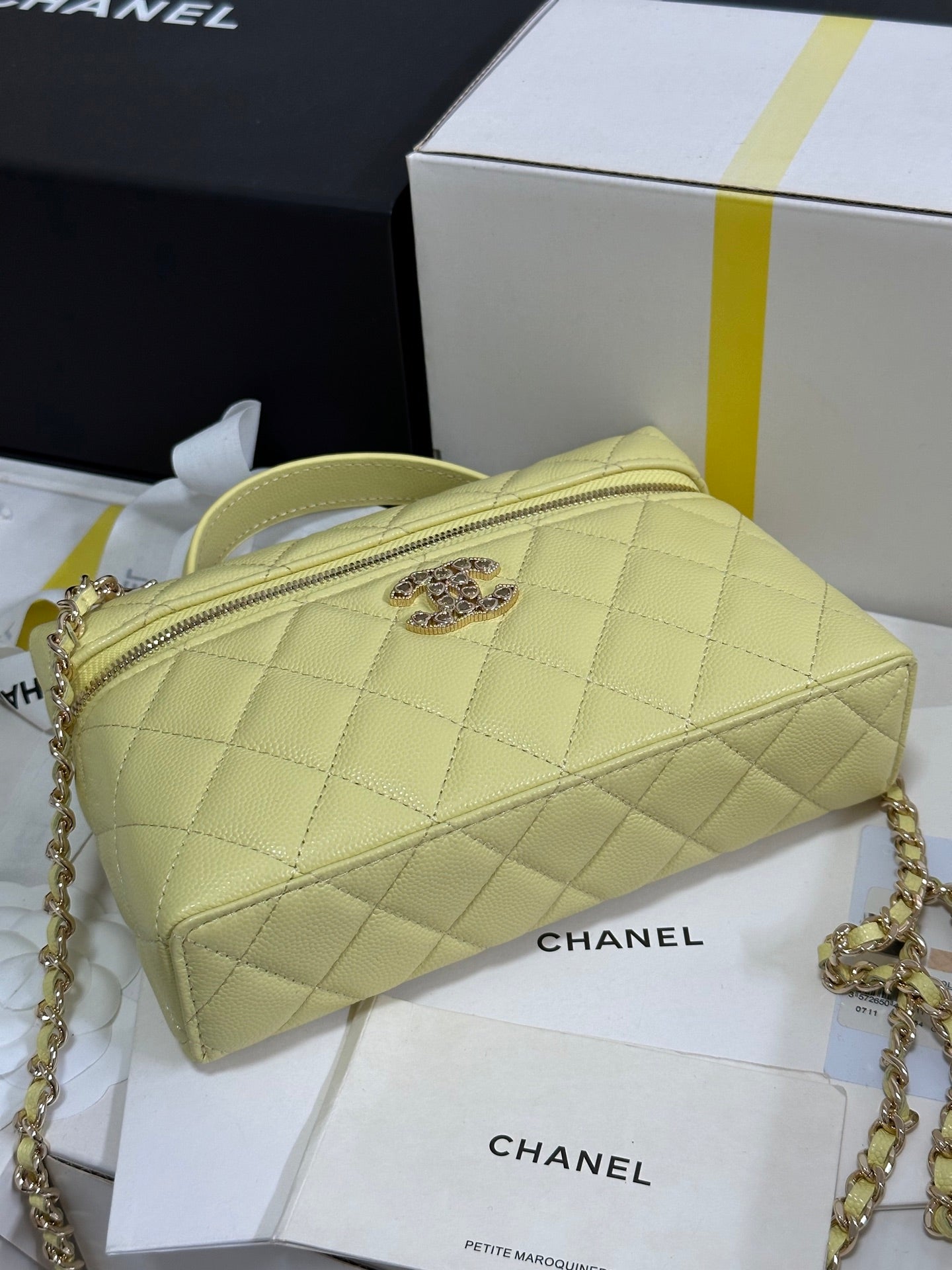CC 25P Vanity Case 19.5cm Yellow Pastel Calfskin Heart Rhinestone 243607