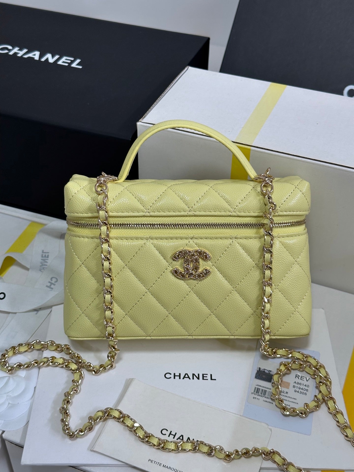CC 25P Vanity Case 19.5cm Yellow Pastel Calfskin Heart Rhinestone 243607