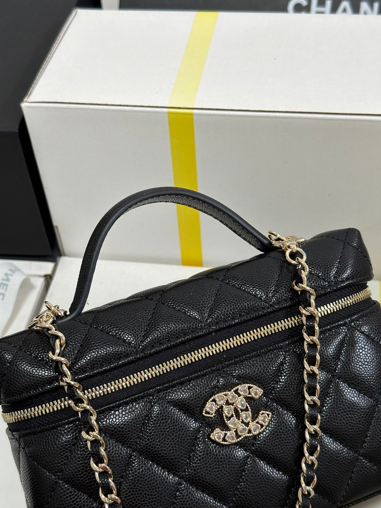 CC 25P Vanity Case 19.5cm Black Calfskin Heart Rhinestone 243613