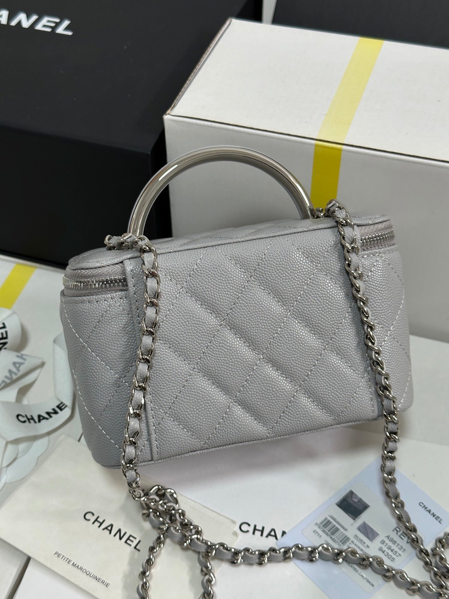 CC 25P Vanity Case 17cm Light Gray Leather Silver Hardware 243466