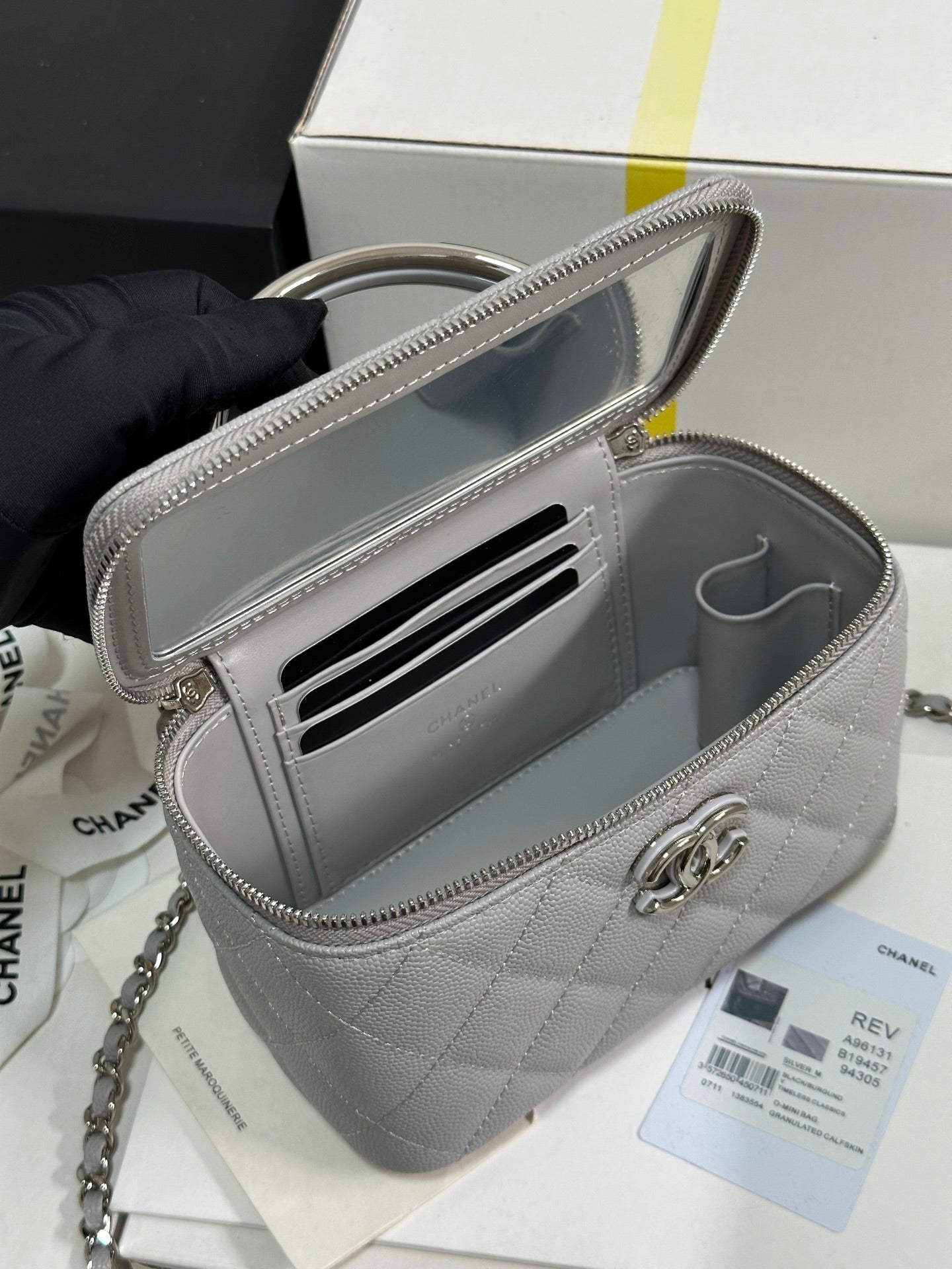 CC 25P Vanity Case 17cm Light Gray Leather Silver Hardware 243466