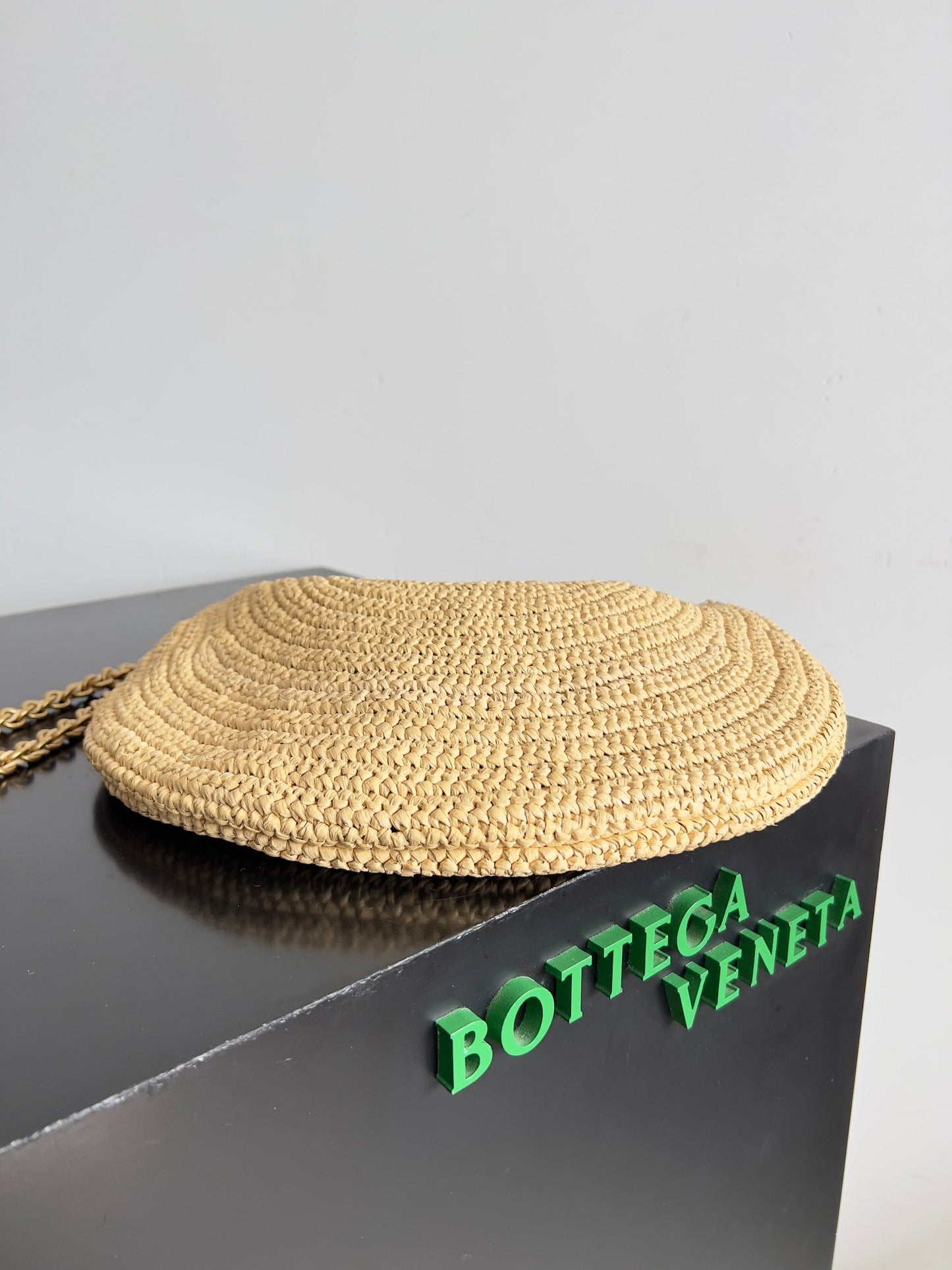 BV Sardine 33 With Chain In Beige Raffia 209338
