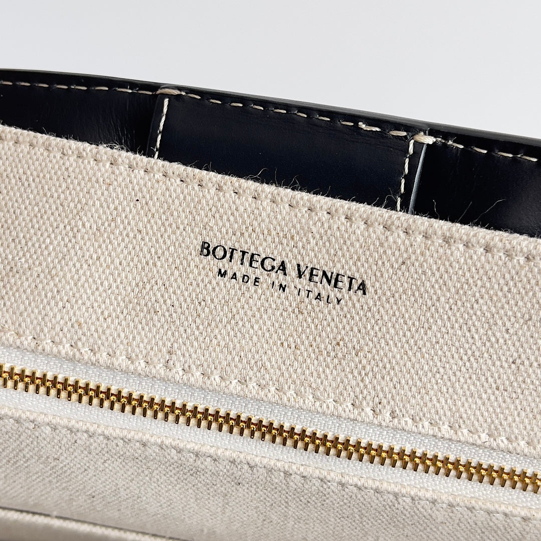 BV Medium Andiamo 32 In Beige Canvas Black Calfskin 209020