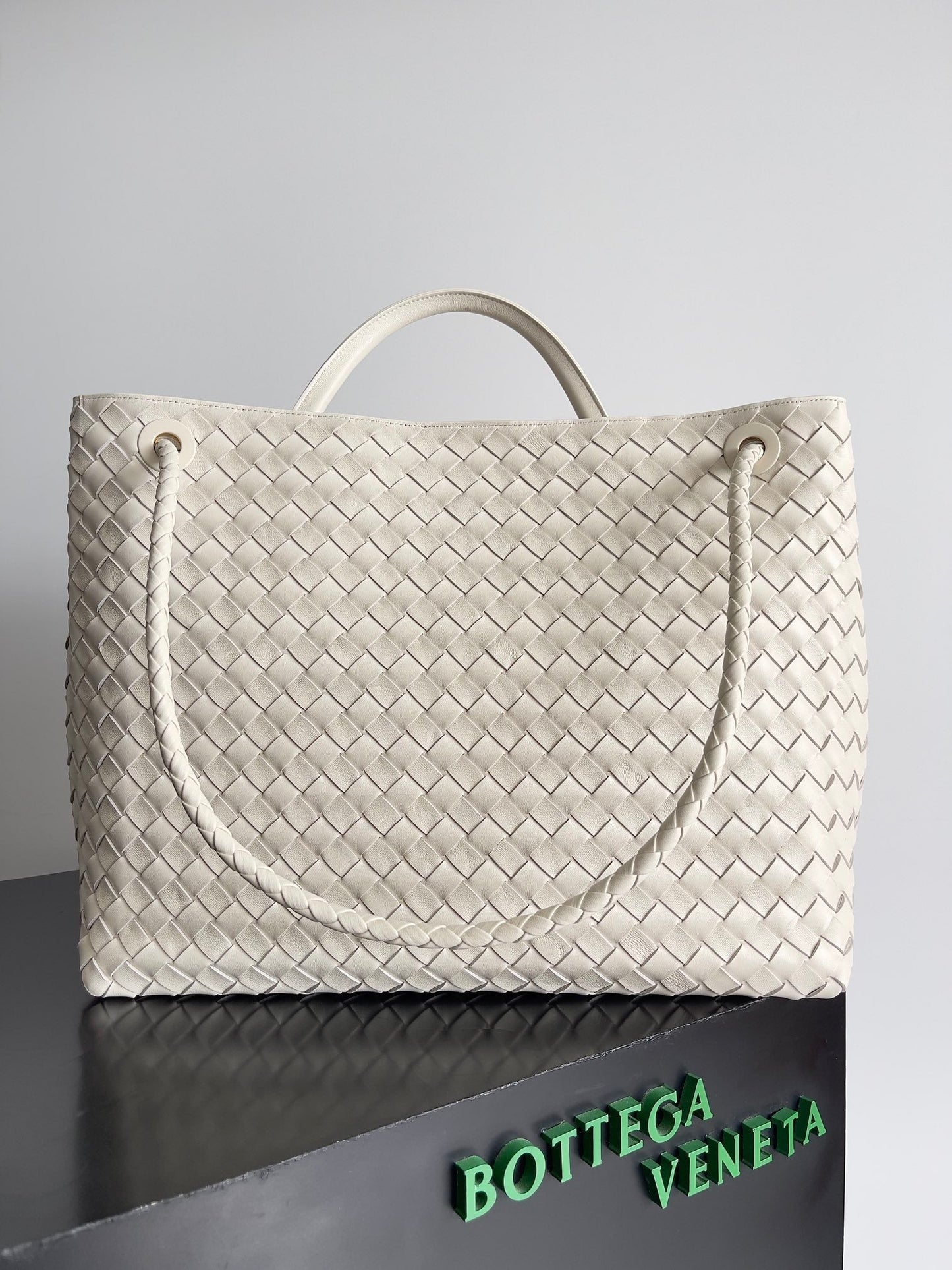 BV Large Andiamo 45 In Cream Lambskin Ghw 209096