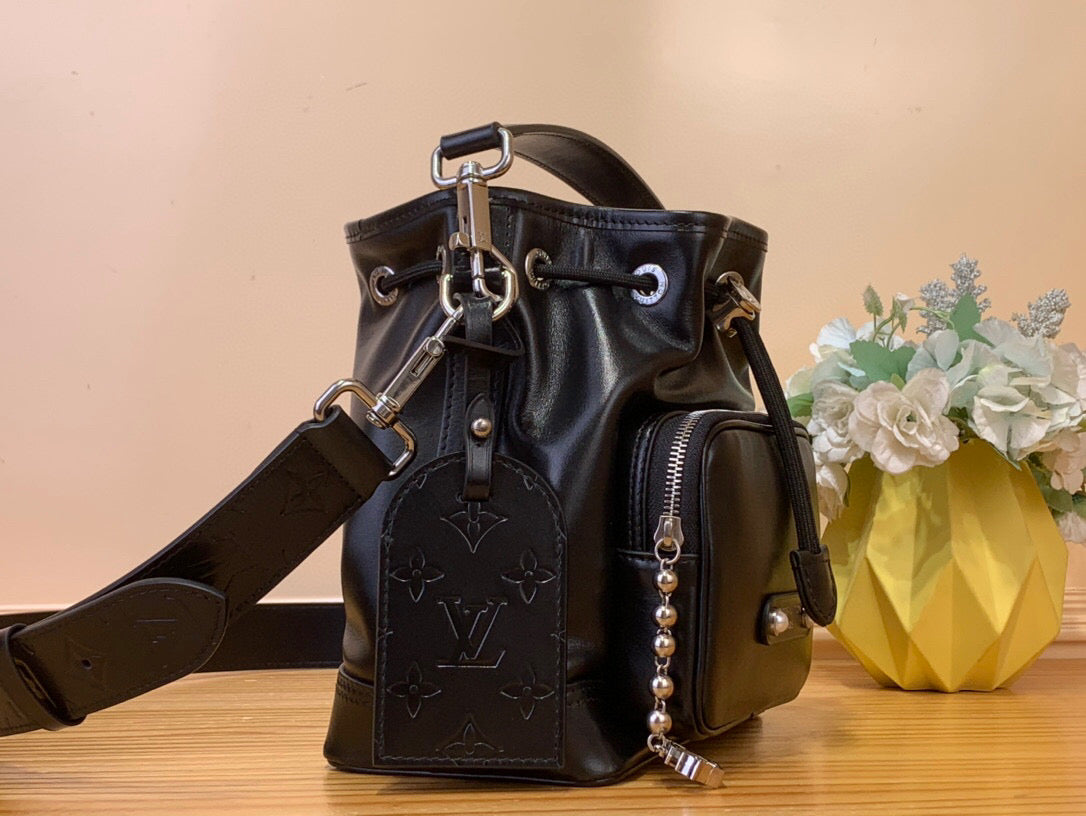 LV Noe Cargo Jmlt Black Calfskin 205342